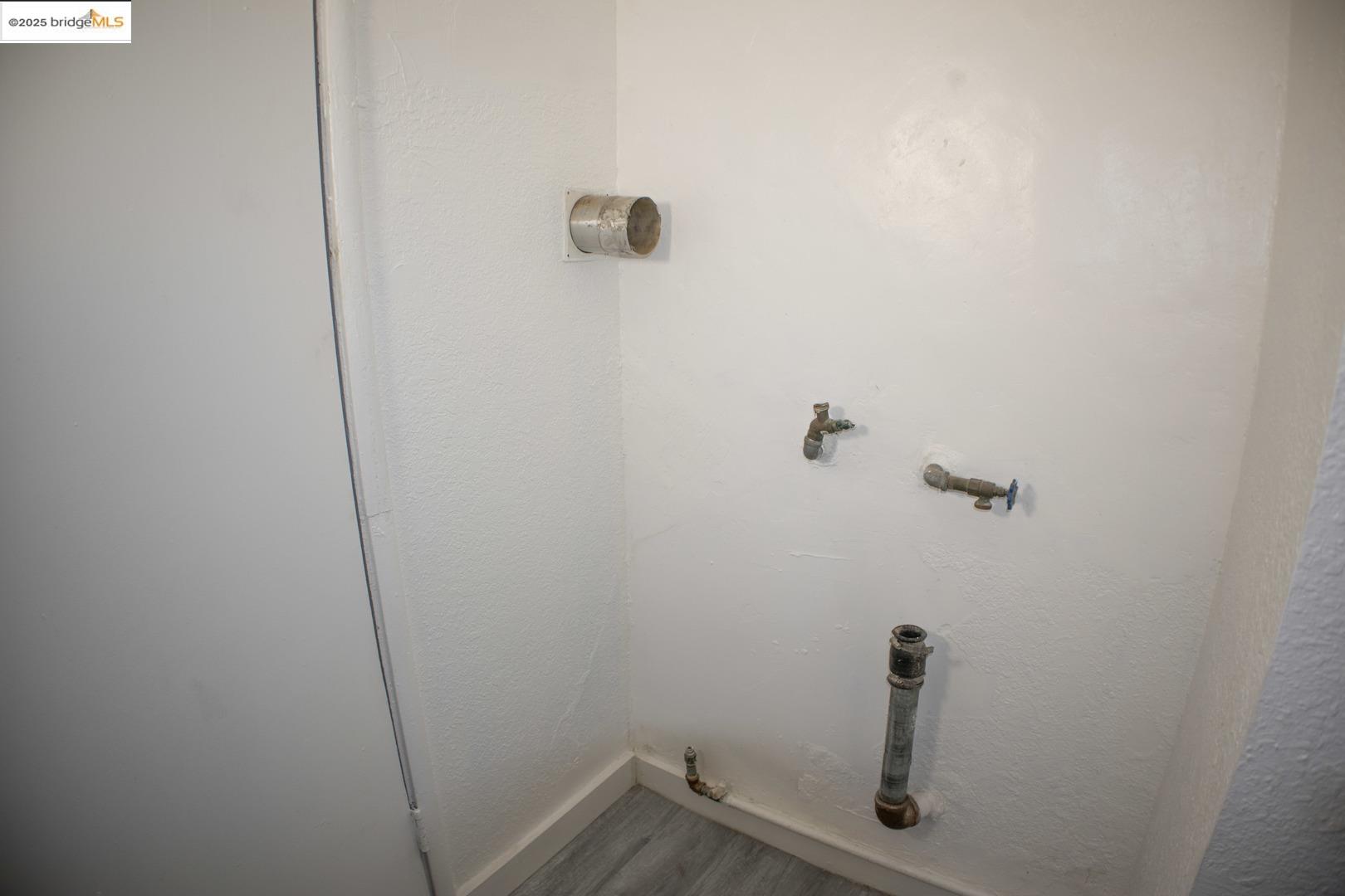 Detail Gallery Image 12 of 22 For 6921 Flora St, Oakland,  CA 94621 - – Beds | – Baths