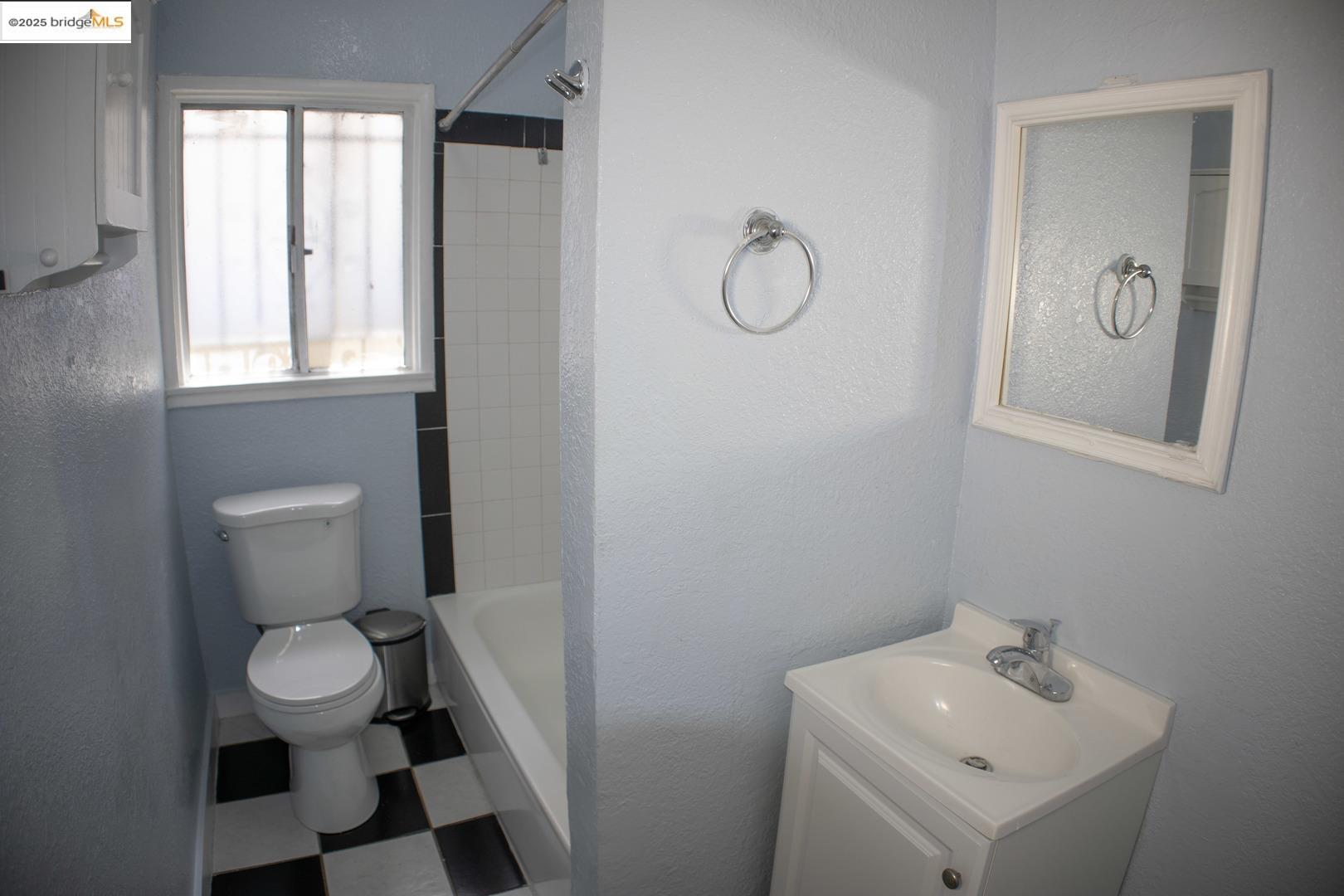 Detail Gallery Image 14 of 22 For 6921 Flora St, Oakland,  CA 94621 - – Beds | – Baths