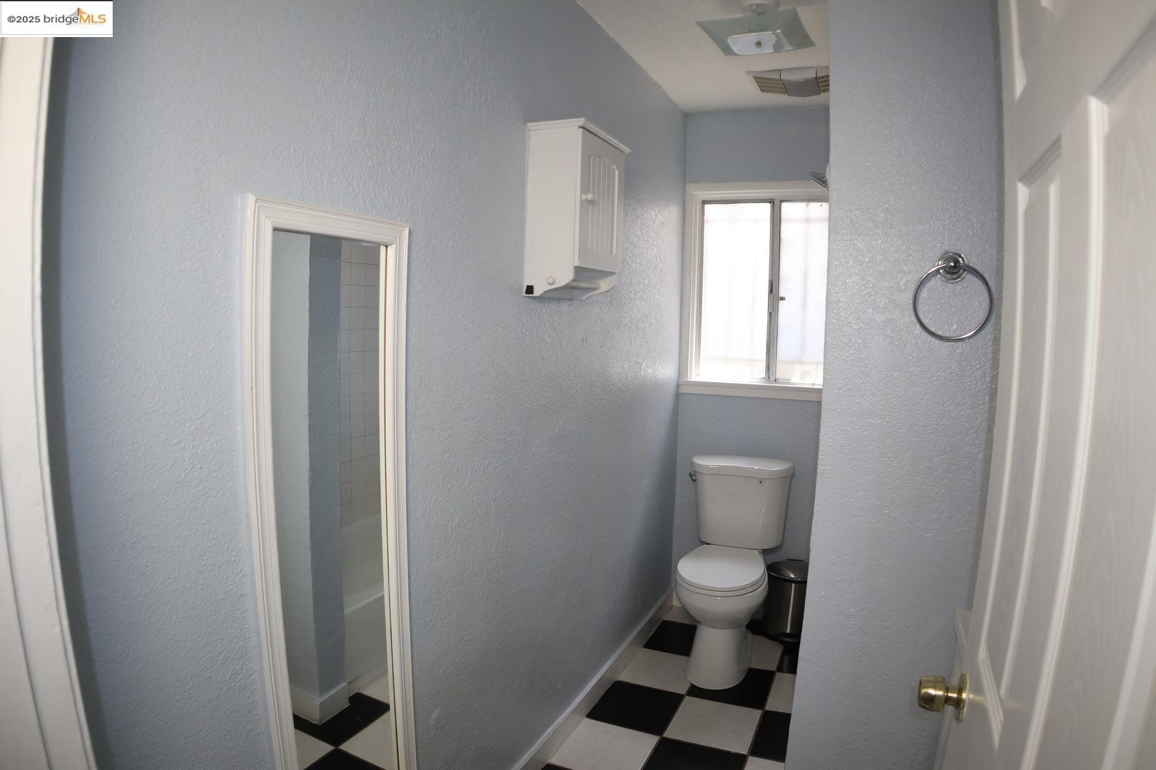 Detail Gallery Image 15 of 22 For 6921 Flora St, Oakland,  CA 94621 - – Beds | – Baths