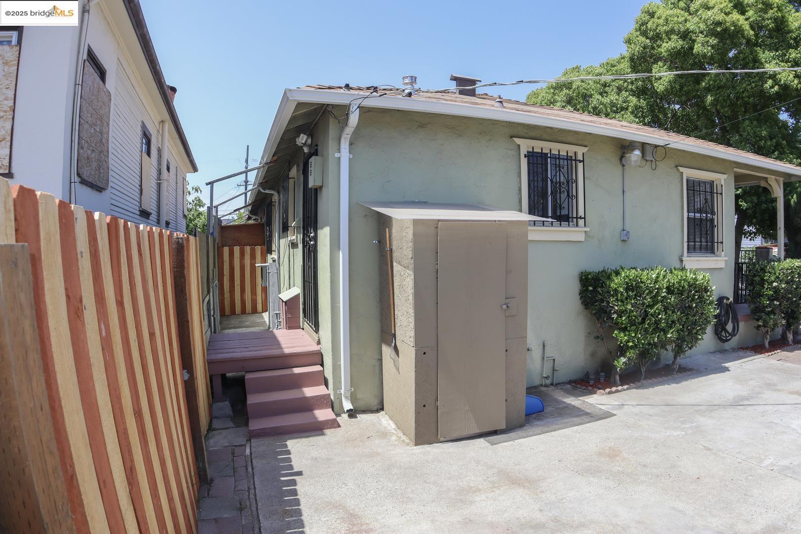 Detail Gallery Image 4 of 22 For 6921 Flora St, Oakland,  CA 94621 - – Beds | – Baths