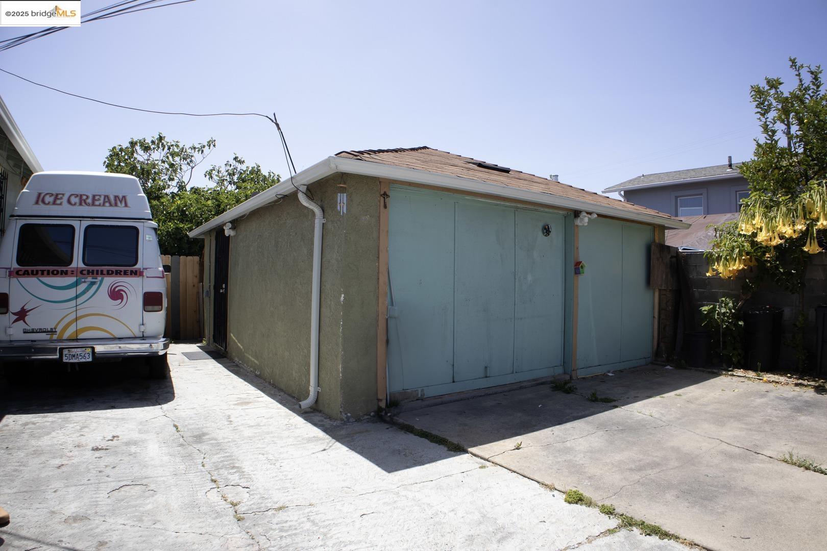 Detail Gallery Image 6 of 22 For 6921 Flora St, Oakland,  CA 94621 - – Beds | – Baths