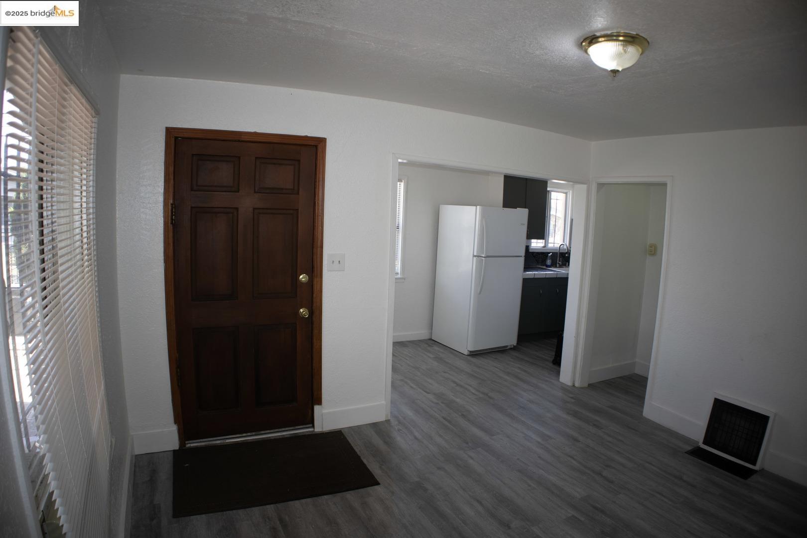 Detail Gallery Image 7 of 22 For 6921 Flora St, Oakland,  CA 94621 - – Beds | – Baths