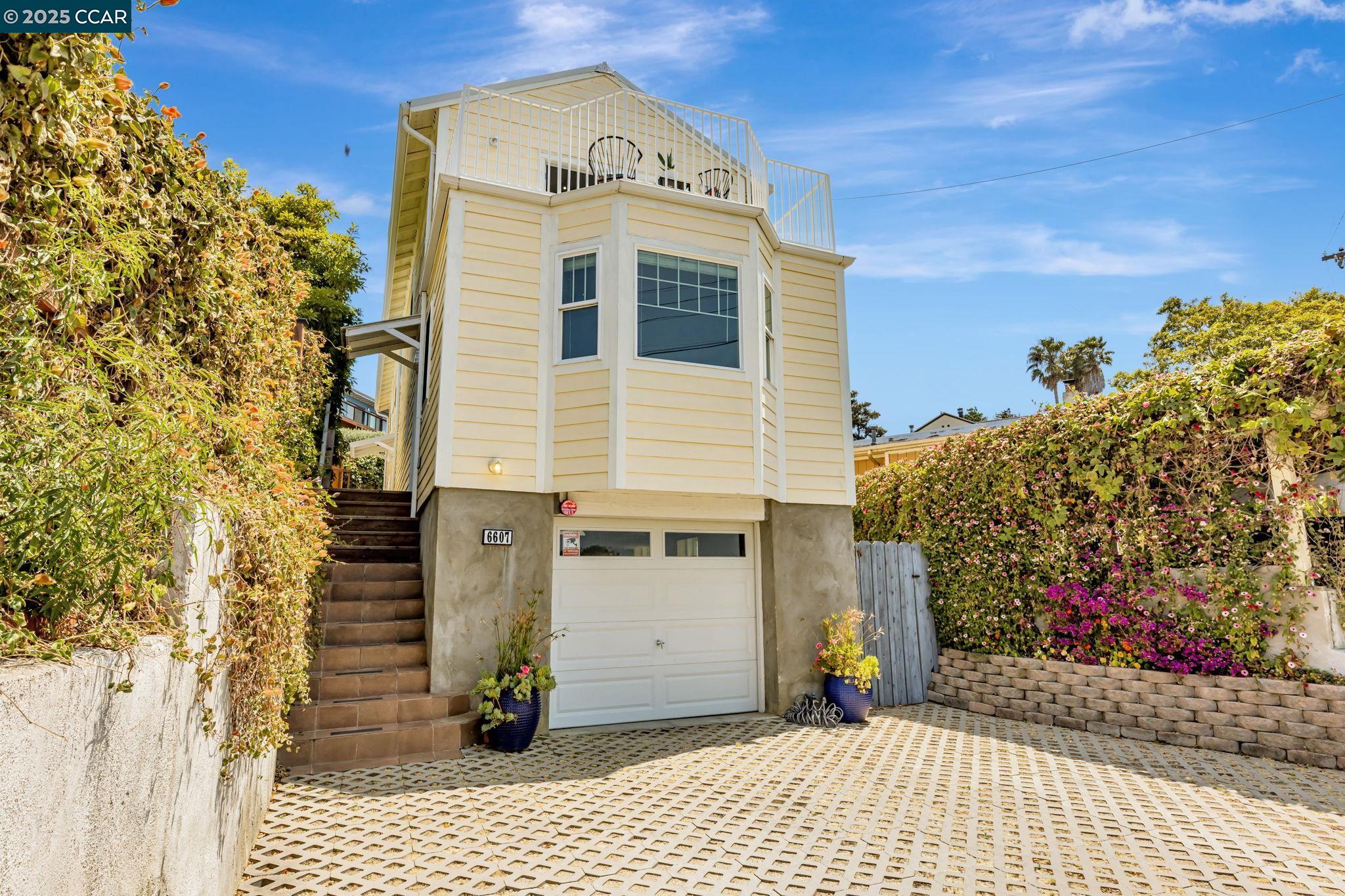 Detail Gallery Image 2 of 48 For 6607 Cutting Blvd, El Cerrito,  CA 94530 - 5 Beds | 4 Baths