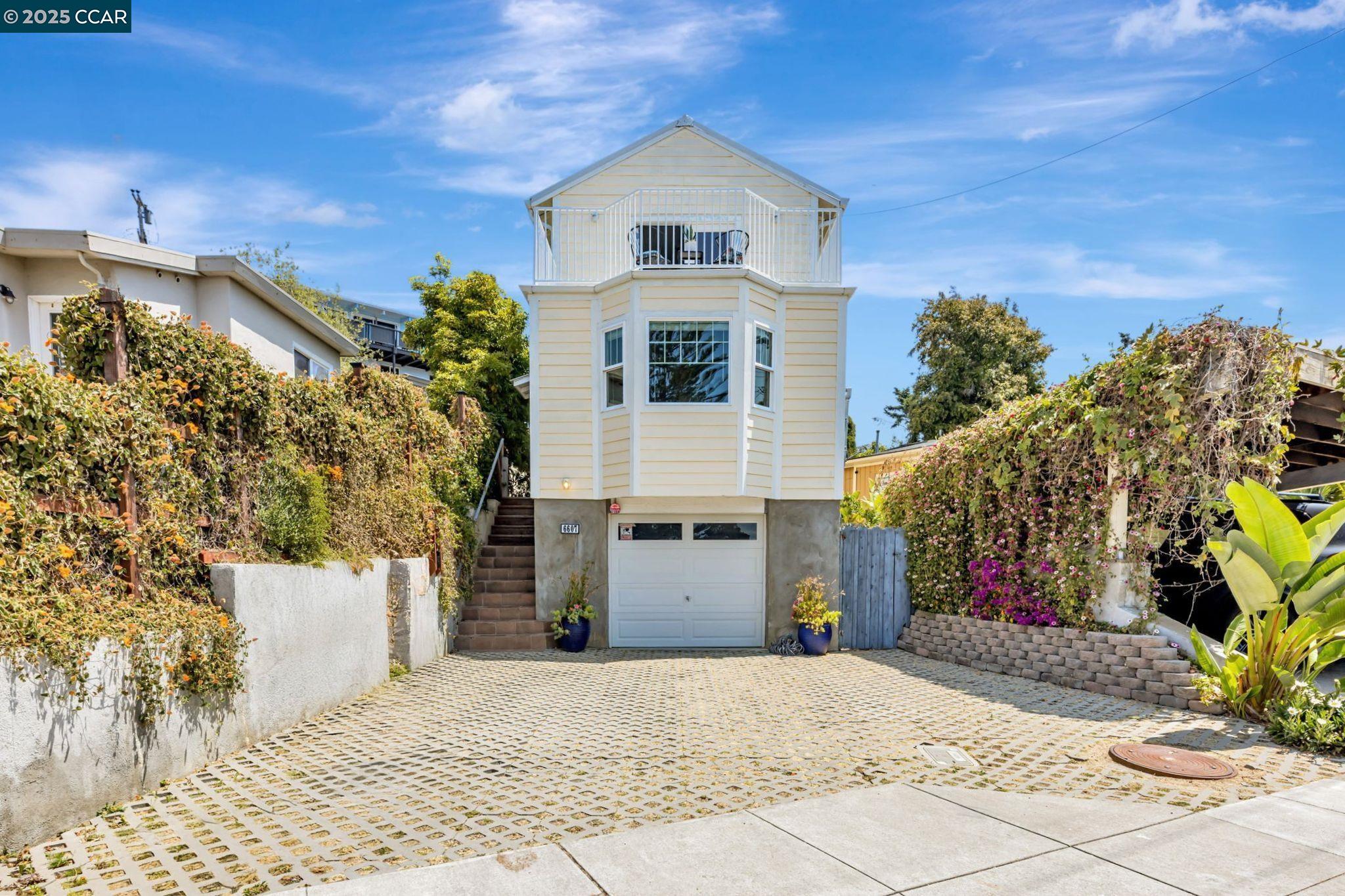 Detail Gallery Image 3 of 48 For 6607 Cutting Blvd, El Cerrito,  CA 94530 - 5 Beds | 4 Baths