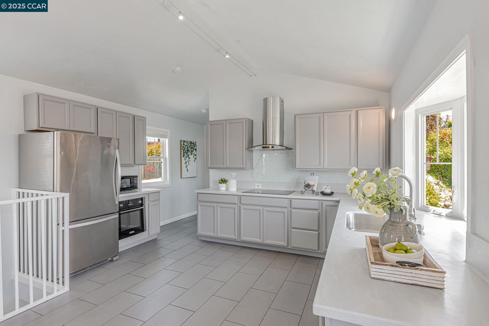 Detail Gallery Image 26 of 48 For 6607 Cutting Blvd, El Cerrito,  CA 94530 - 5 Beds | 4 Baths
