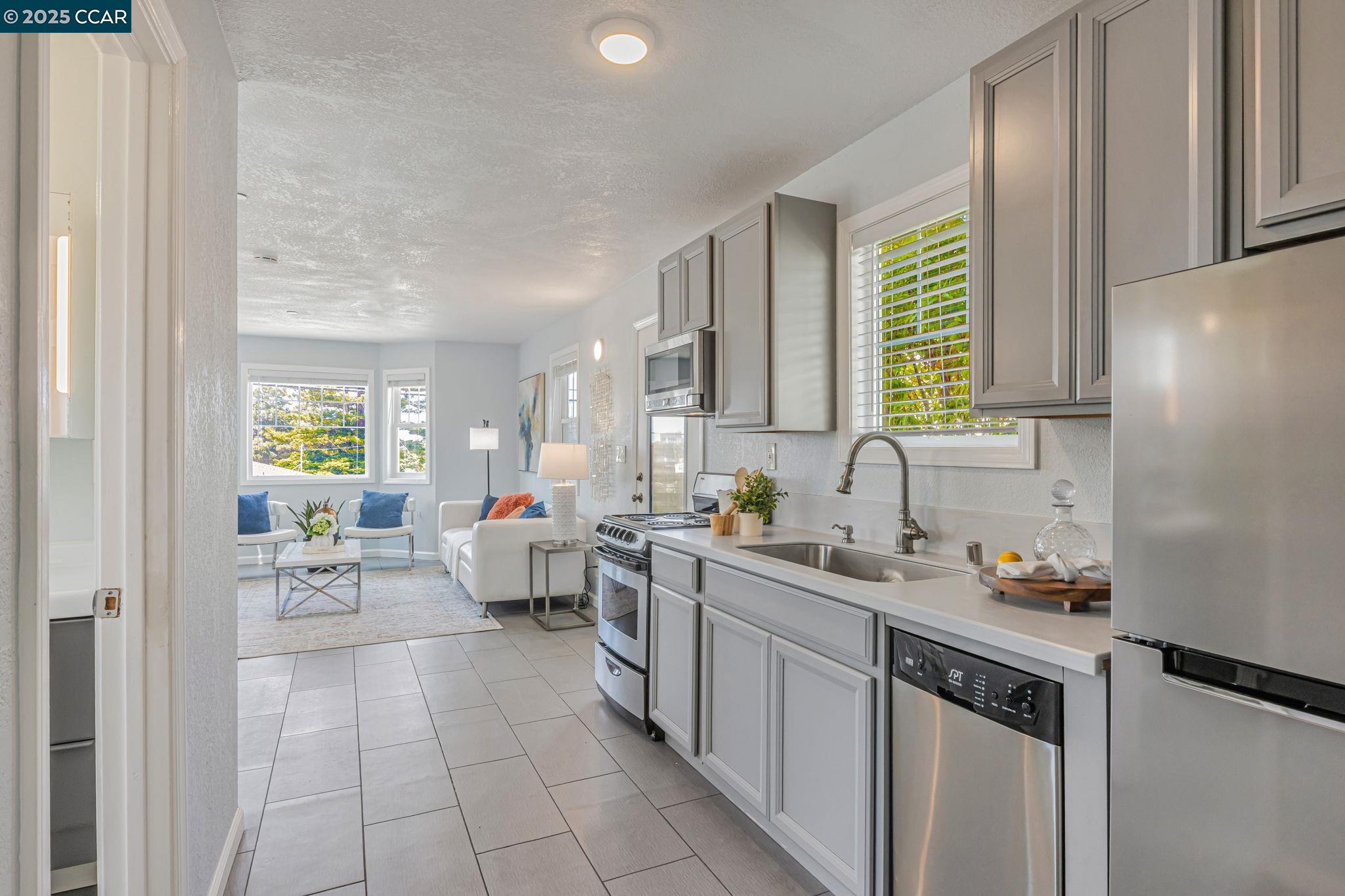 Detail Gallery Image 8 of 51 For 6607 Cutting Blvd, El Cerrito,  CA 94530 - – Beds | – Baths