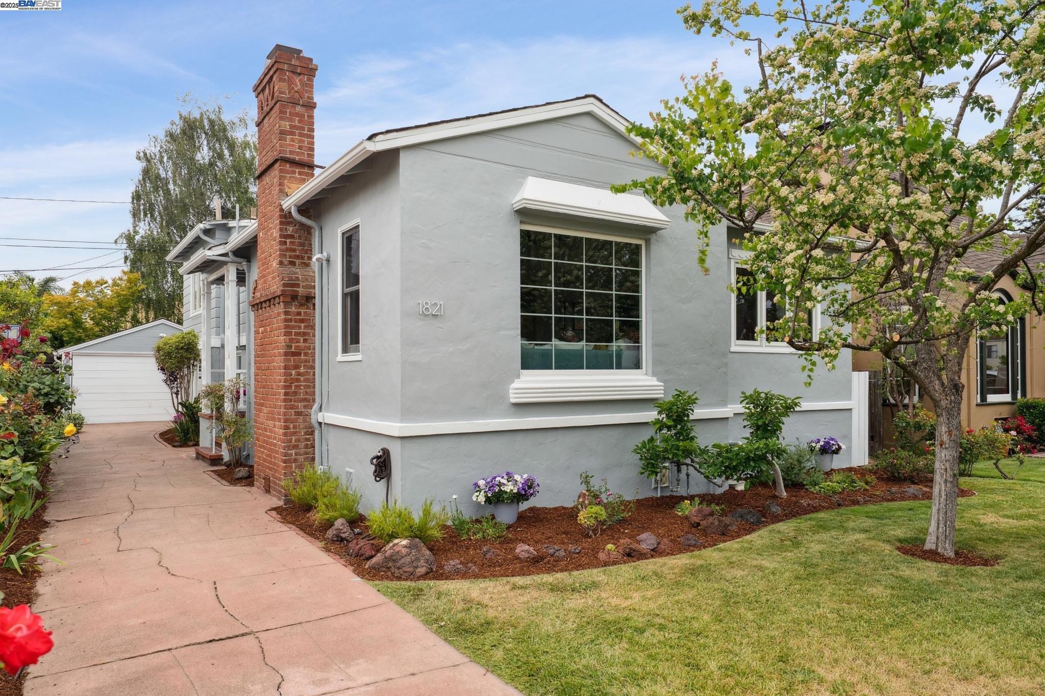 Detail Gallery Image 1 of 1 For 1821 Fremont Dr, Alameda,  CA 94501 - 3 Beds | 2 Baths