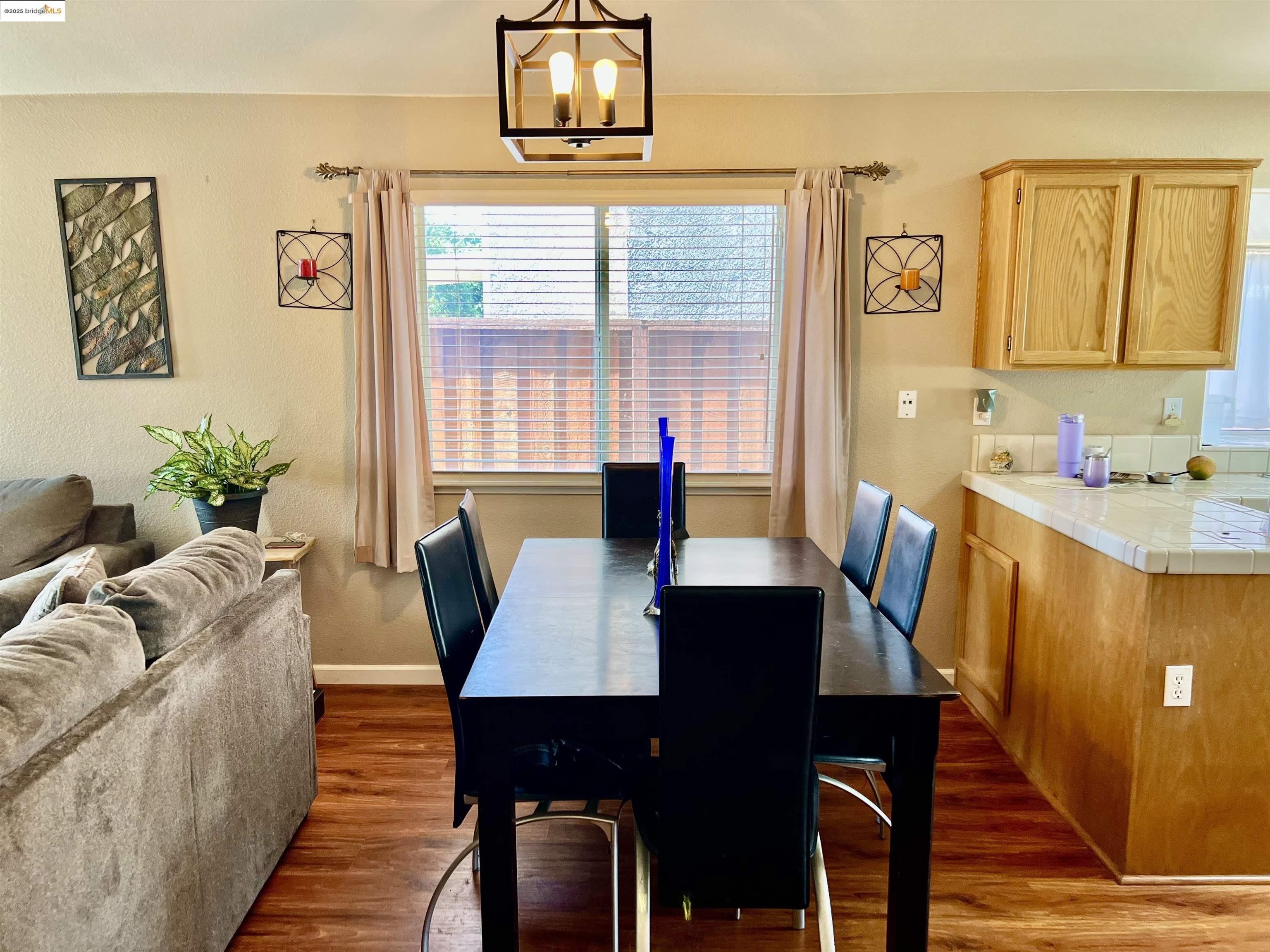 Detail Gallery Image 7 of 22 For 1908 Gordon Verner Cir, Stockton,  CA 95206 - 3 Beds | 2 Baths