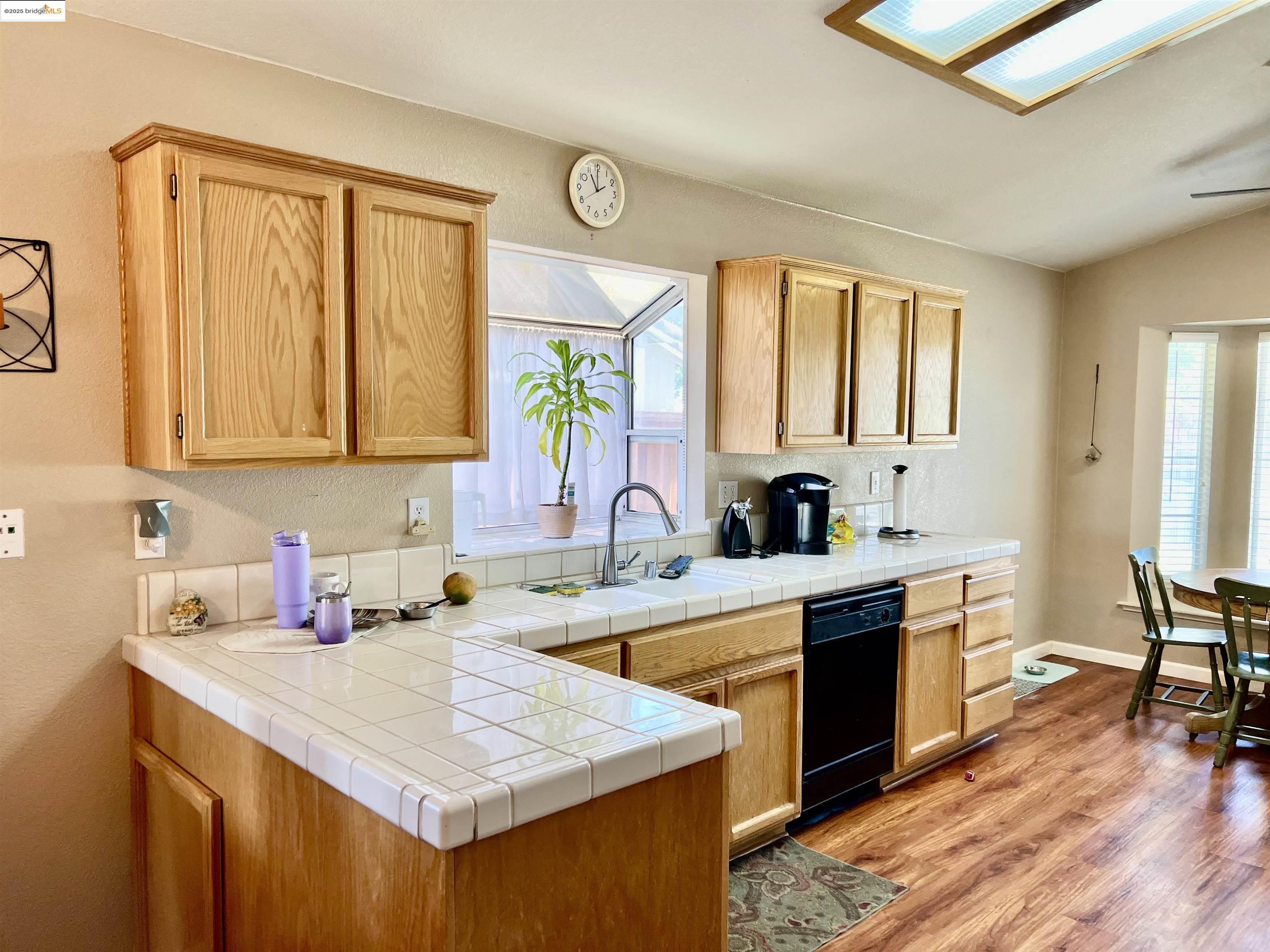 Detail Gallery Image 8 of 22 For 1908 Gordon Verner Cir, Stockton,  CA 95206 - 3 Beds | 2 Baths