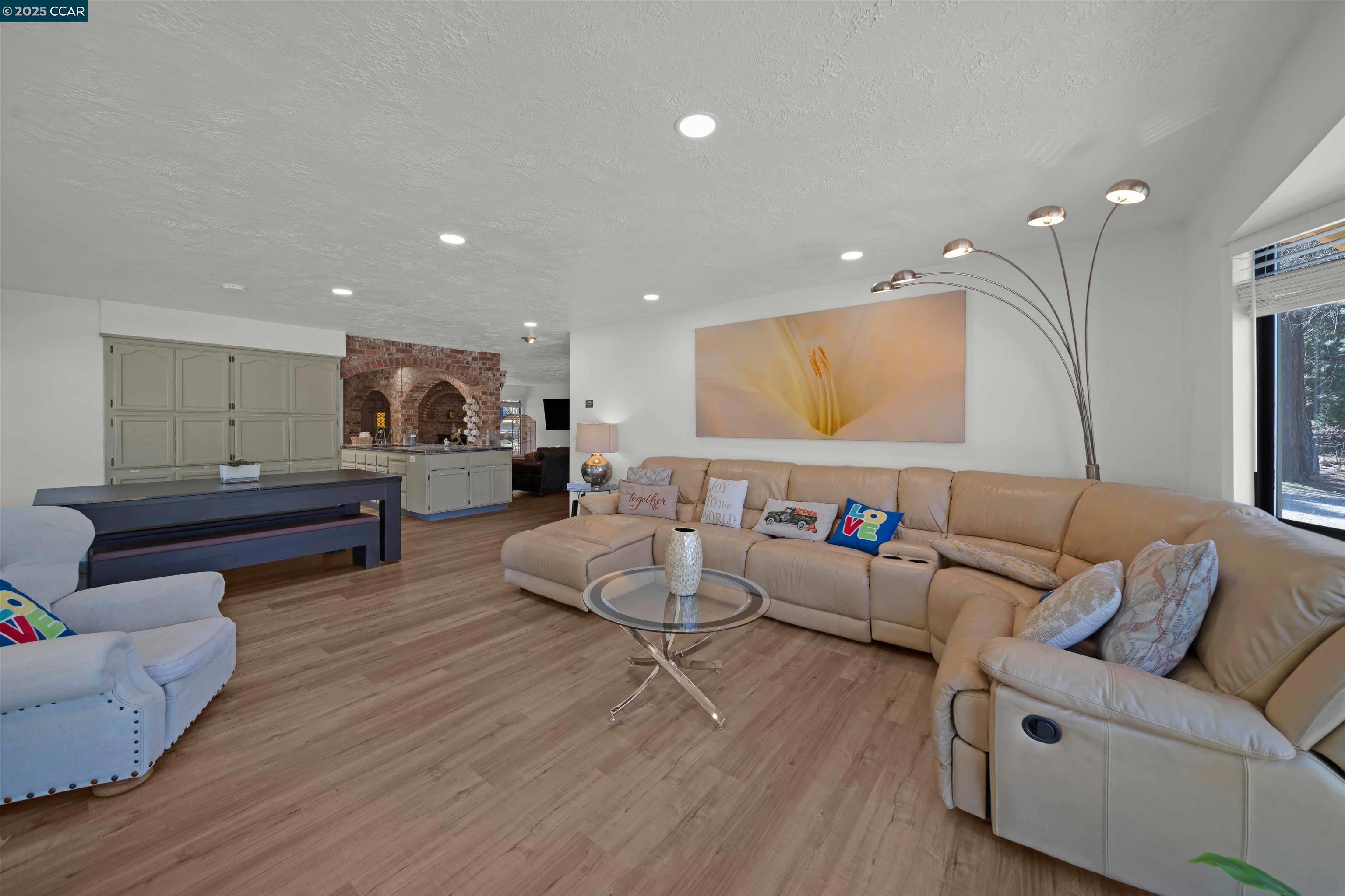 Detail Gallery Image 4 of 60 For 1324 Alves Dr, Weed,  CA 96094 - 4 Beds | 3 Baths