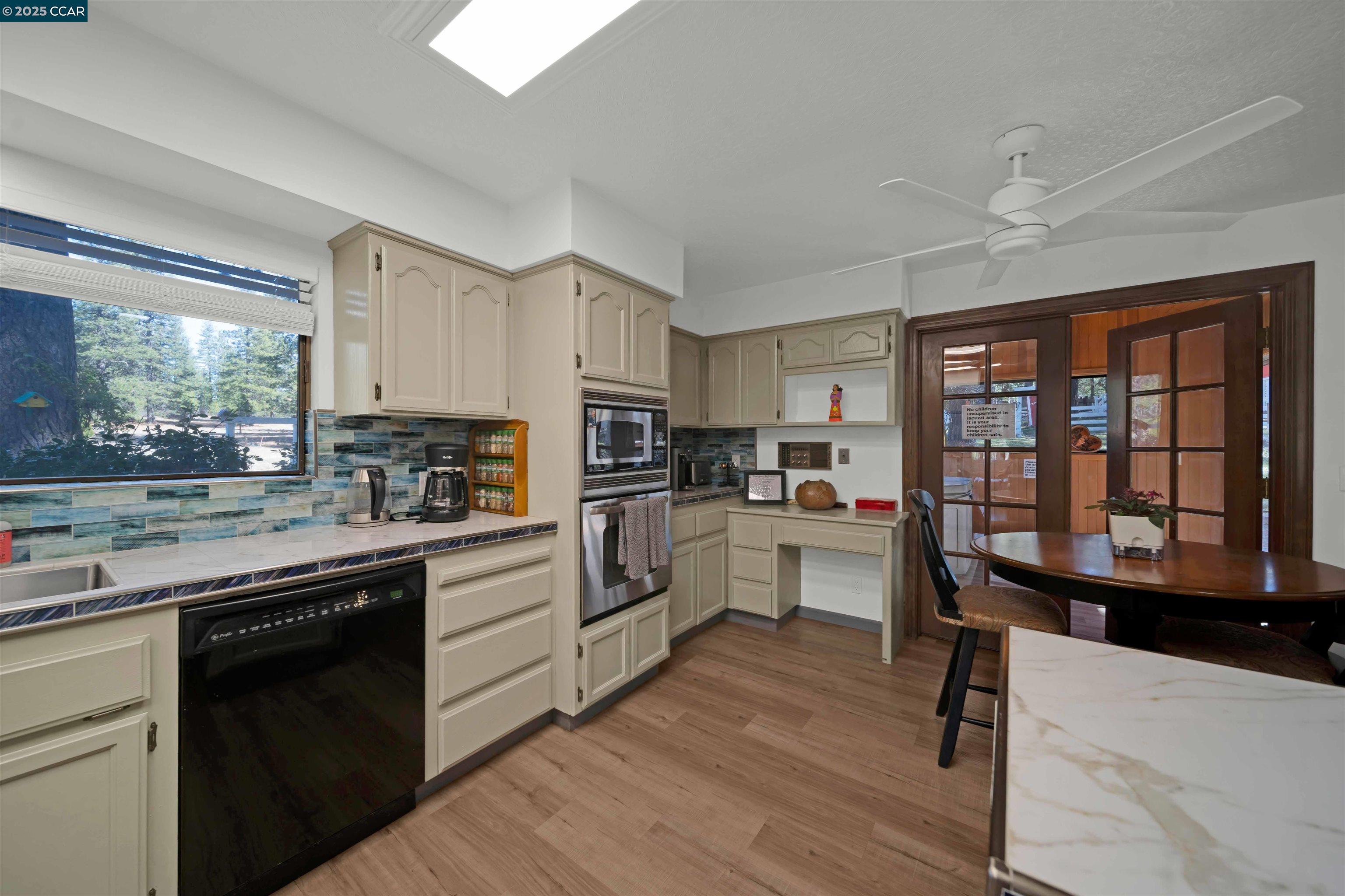 Detail Gallery Image 10 of 60 For 1324 Alves Dr, Weed,  CA 96094 - 4 Beds | 3 Baths
