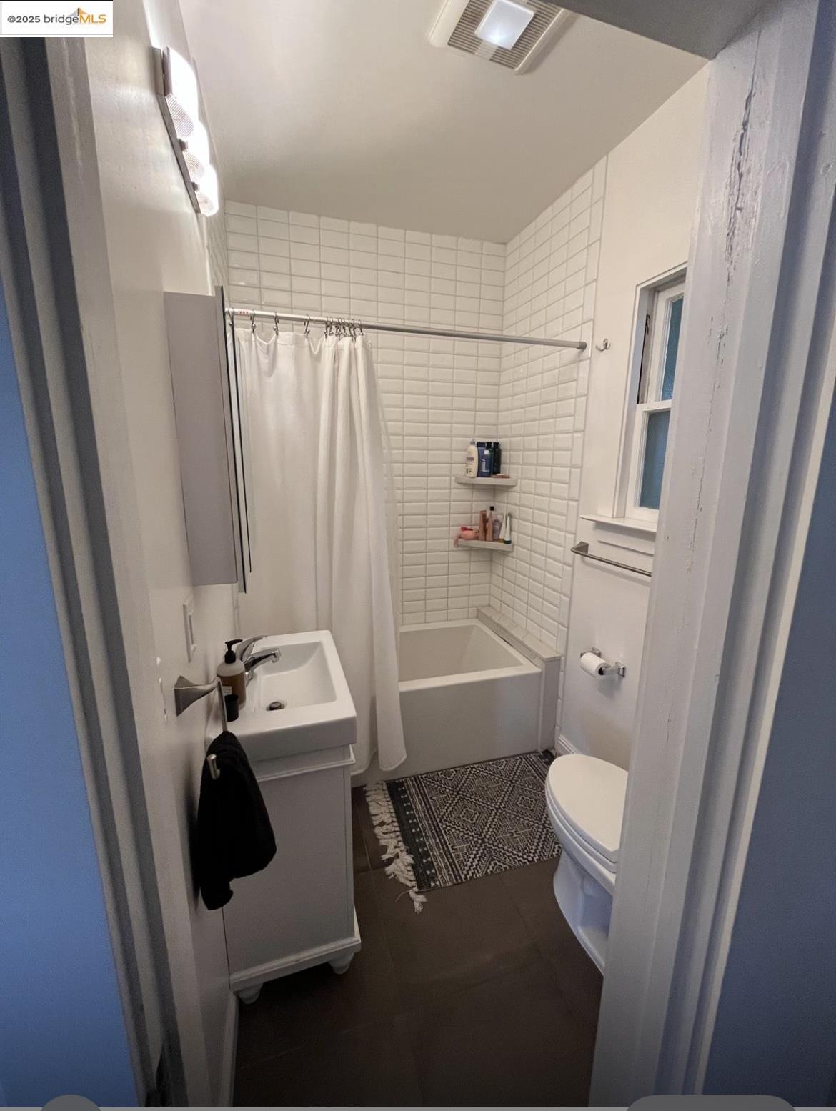2942 HILLEGASS AVE # 3, Berkeley, California 94705, 1 Bedroom Bedrooms, 3 Rooms Rooms,1 BathroomBathrooms,Residential Lease,For Rent,2942 HILLEGASS AVE # 3,41100803