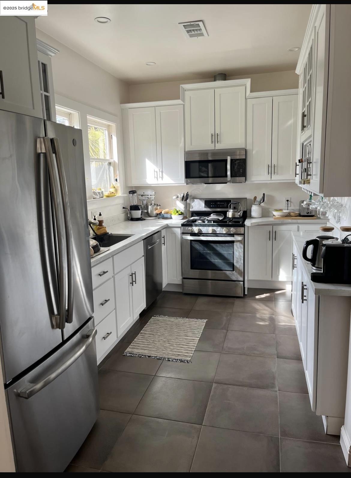 2942 HILLEGASS AVE # 3, Berkeley, California 94705, 1 Bedroom Bedrooms, 3 Rooms Rooms,1 BathroomBathrooms,Residential Lease,For Rent,2942 HILLEGASS AVE # 3,41100803
