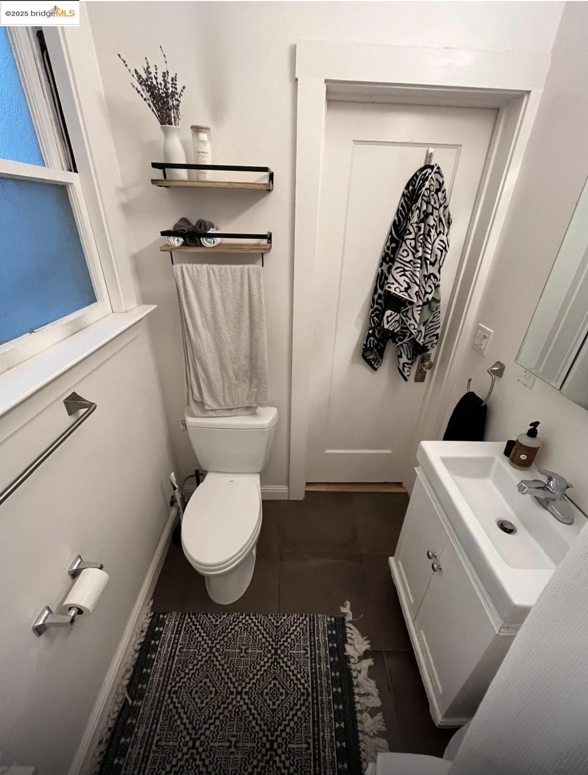 2942 HILLEGASS AVE # 3, Berkeley, California 94705, 1 Bedroom Bedrooms, 3 Rooms Rooms,1 BathroomBathrooms,Residential Lease,For Rent,2942 HILLEGASS AVE # 3,41100803