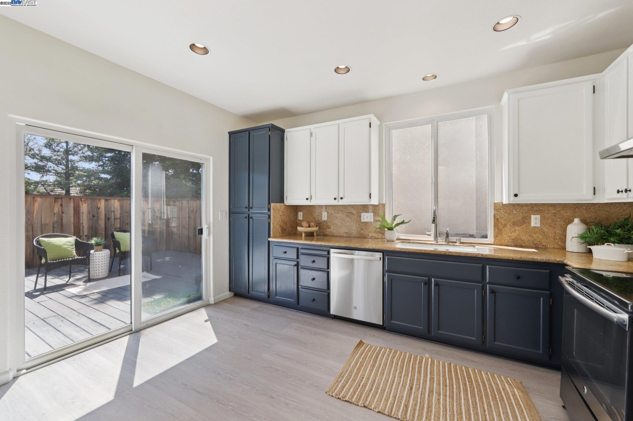 Detail Gallery Image 14 of 39 For 99 Elder Dr, Pacheco,  CA 94553 - 4 Beds | 2/1 Baths