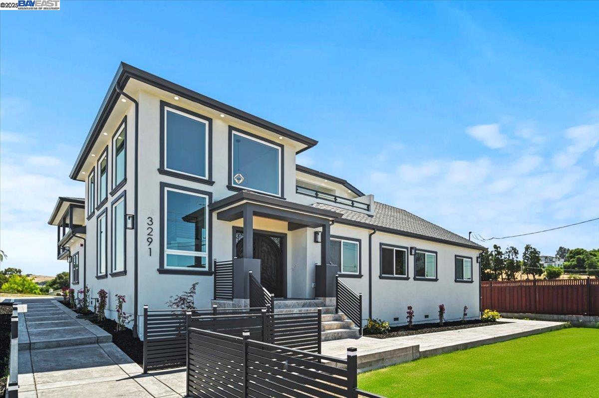 Detail Gallery Image 2 of 57 For 3291 D St, Hayward,  CA 94541 - 6 Beds | 5/1 Baths