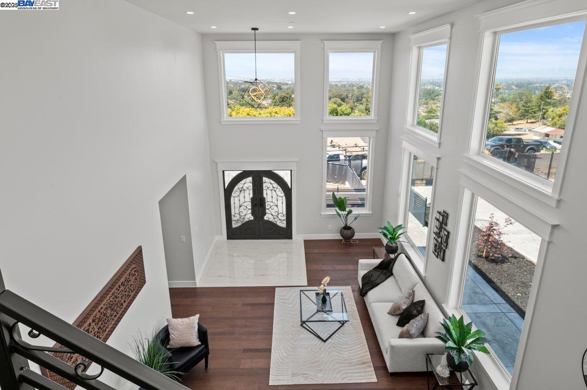 Detail Gallery Image 11 of 57 For 3291 D St, Hayward,  CA 94541 - 6 Beds | 5/1 Baths