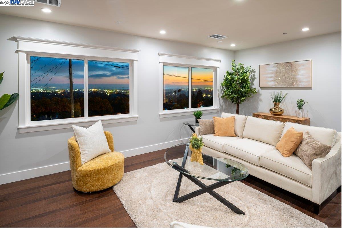 Detail Gallery Image 12 of 57 For 3291 D St, Hayward,  CA 94541 - 6 Beds | 5/1 Baths