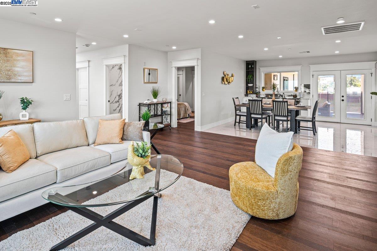 Detail Gallery Image 16 of 57 For 3291 D St, Hayward,  CA 94541 - 6 Beds | 5/1 Baths