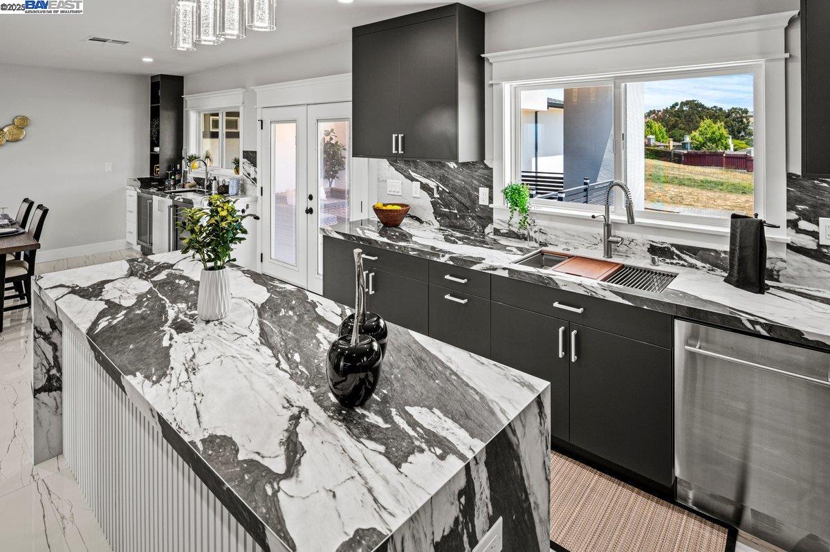 Detail Gallery Image 20 of 57 For 3291 D St, Hayward,  CA 94541 - 6 Beds | 5/1 Baths