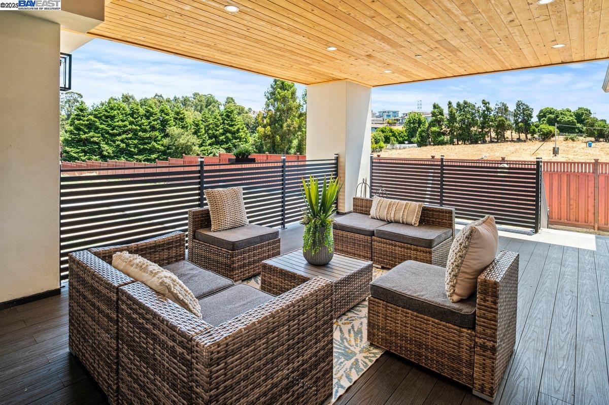 Detail Gallery Image 24 of 57 For 3291 D St, Hayward,  CA 94541 - 6 Beds | 5/1 Baths