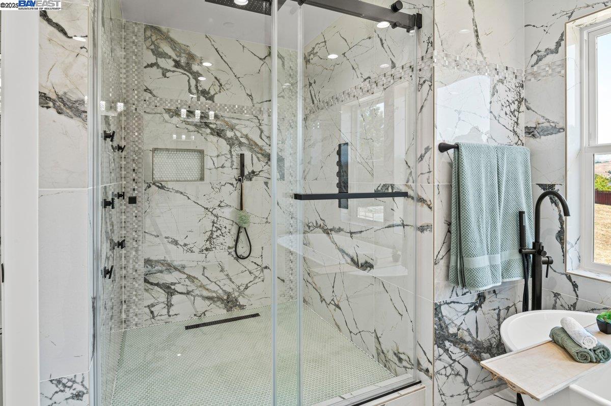 Detail Gallery Image 35 of 57 For 3291 D St, Hayward,  CA 94541 - 6 Beds | 5/1 Baths