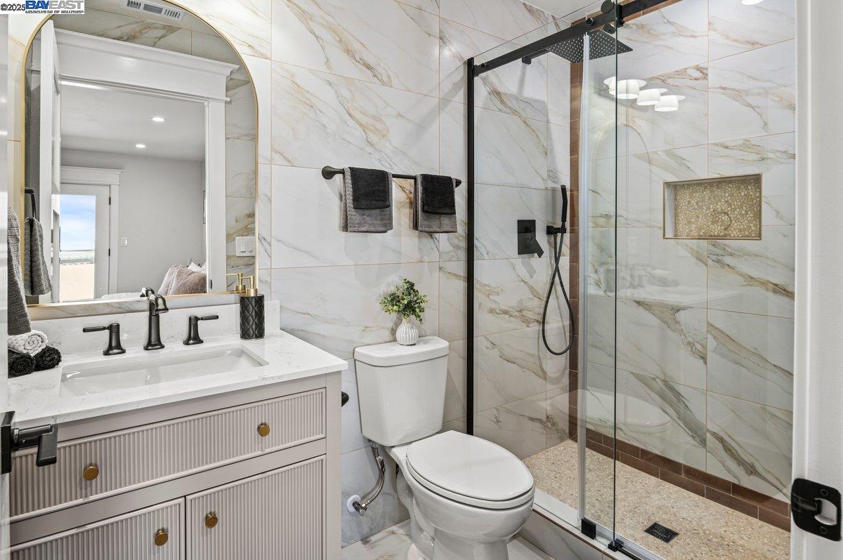 Detail Gallery Image 39 of 57 For 3291 D St, Hayward,  CA 94541 - 6 Beds | 5/1 Baths