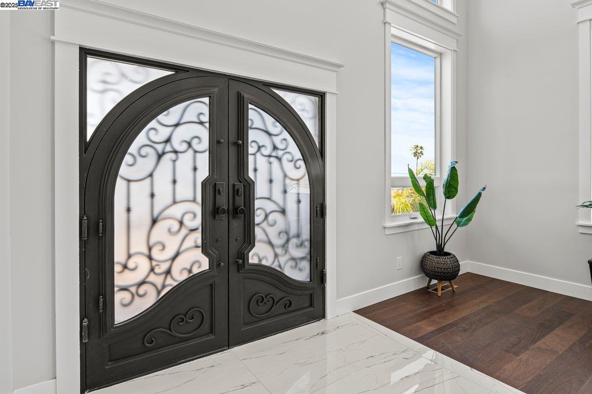 Detail Gallery Image 5 of 57 For 3291 D St, Hayward,  CA 94541 - 6 Beds | 5/1 Baths
