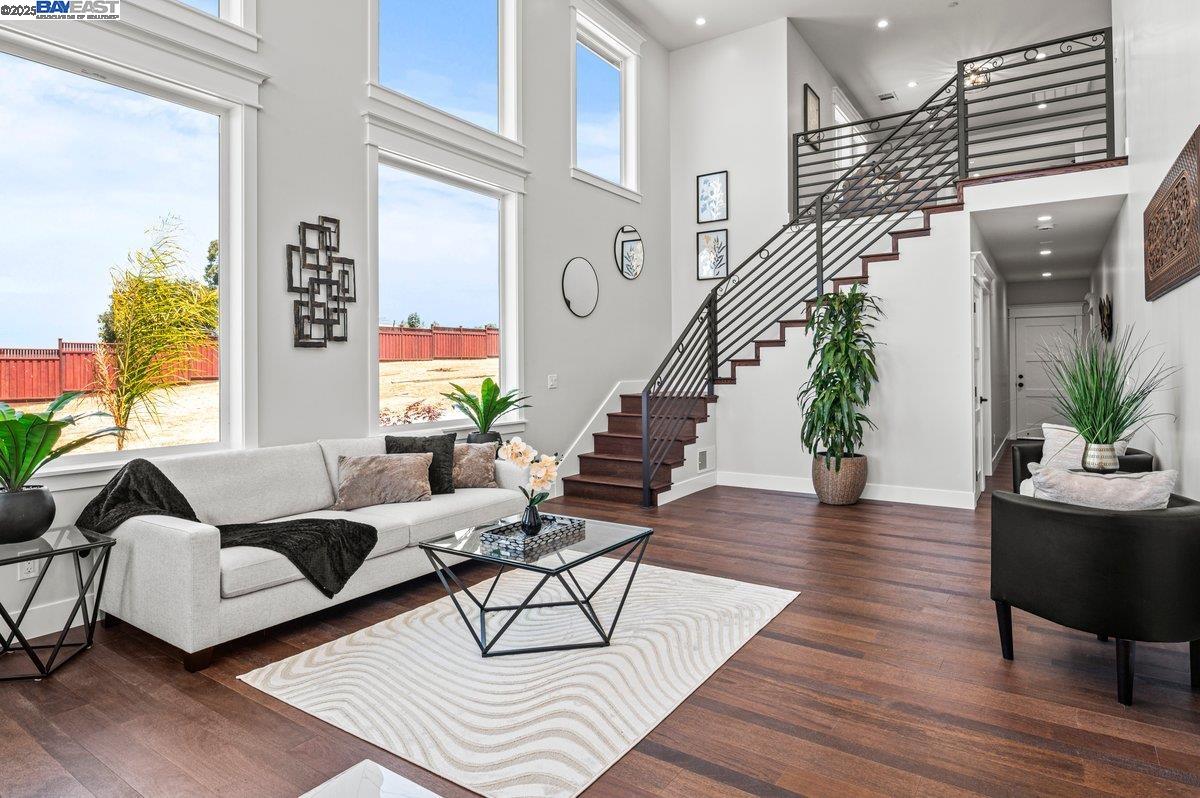 Detail Gallery Image 7 of 57 For 3291 D St, Hayward,  CA 94541 - 6 Beds | 5/1 Baths