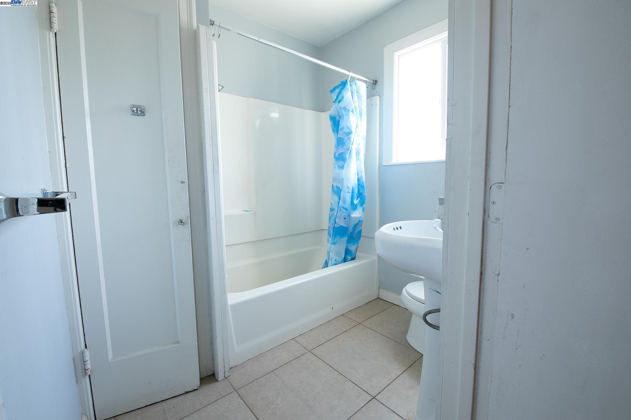 7800 Lockwood St, Oakland, California 94621, 3 Bedrooms Bedrooms, 6 Rooms Rooms,2 BathroomsBathrooms,Residential Lease,For Rent,7800 Lockwood St,41100817