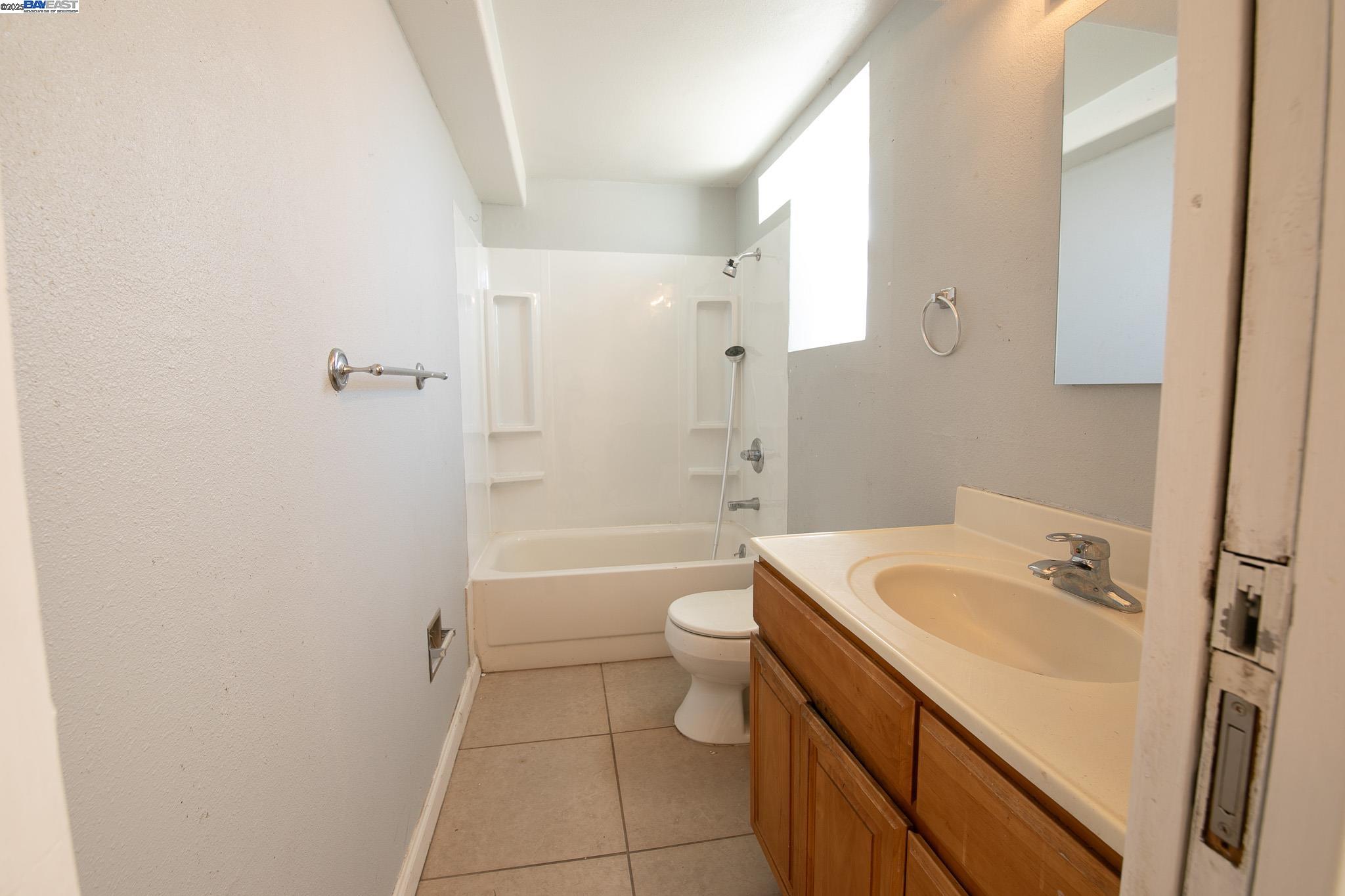 7800 Lockwood St, Oakland, California 94621, 3 Bedrooms Bedrooms, 6 Rooms Rooms,2 BathroomsBathrooms,Residential Lease,For Rent,7800 Lockwood St,41100817