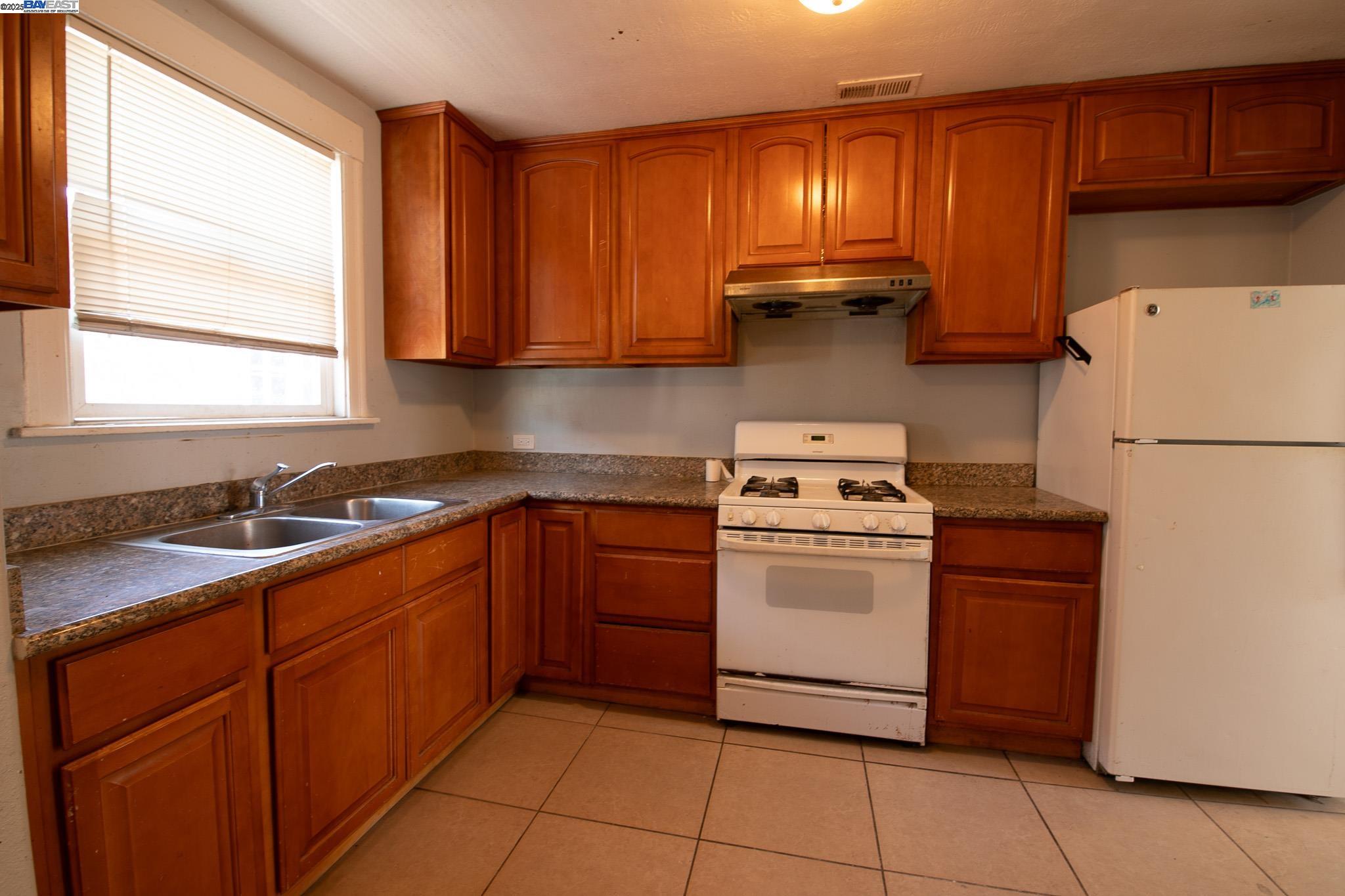 7800 Lockwood St, Oakland, California 94621, 3 Bedrooms Bedrooms, 6 Rooms Rooms,2 BathroomsBathrooms,Residential Lease,For Rent,7800 Lockwood St,41100817