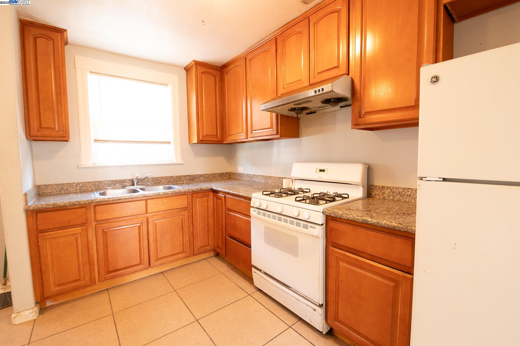 7800 Lockwood St, Oakland, California 94621, 3 Bedrooms Bedrooms, 6 Rooms Rooms,2 BathroomsBathrooms,Residential Lease,For Rent,7800 Lockwood St,41100817