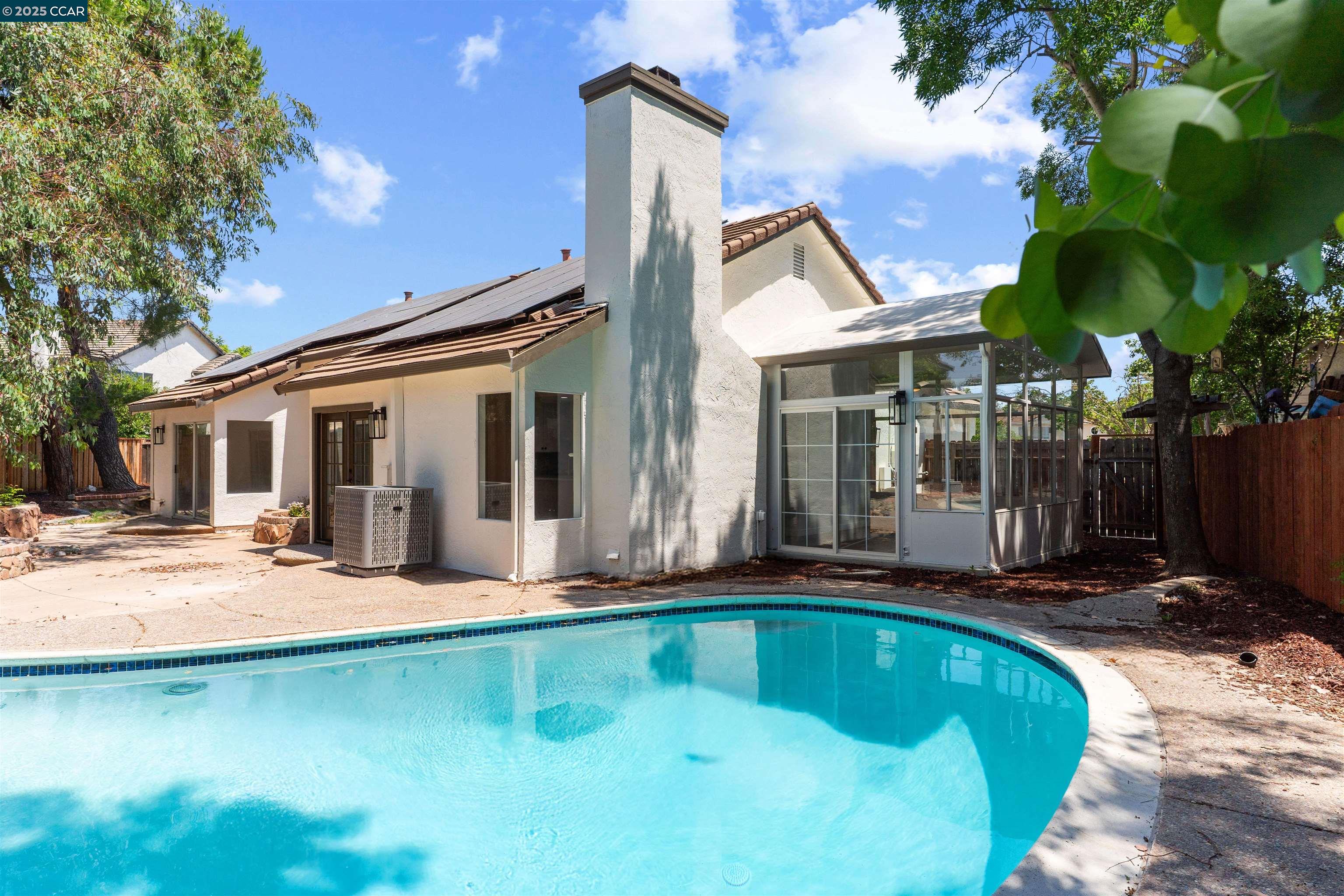 Detail Gallery Image 1 of 1 For 4704 Parkland Ct, Antioch,  CA 94531 - 3 Beds | 2 Baths