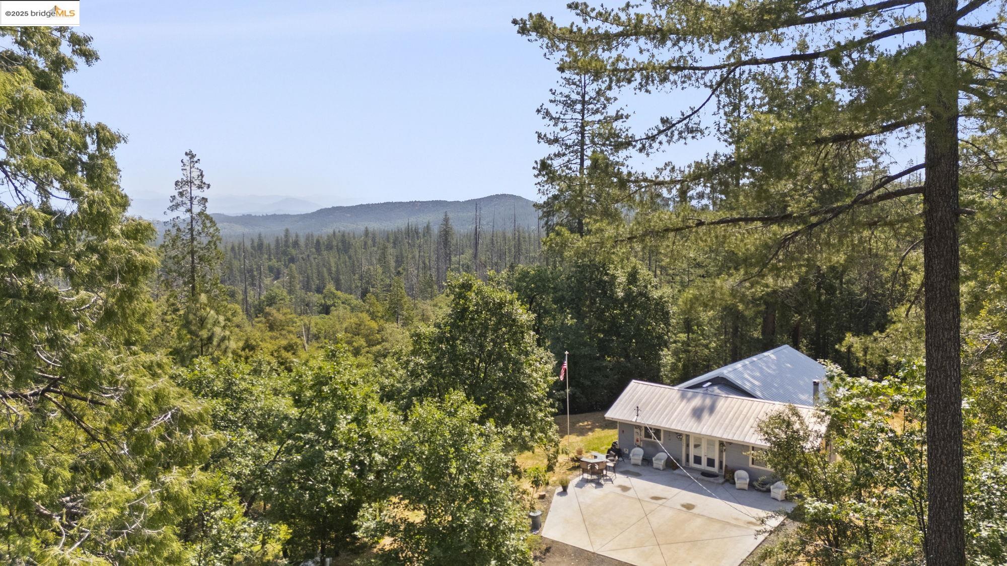 Groveland (A gateway to Yosemite)