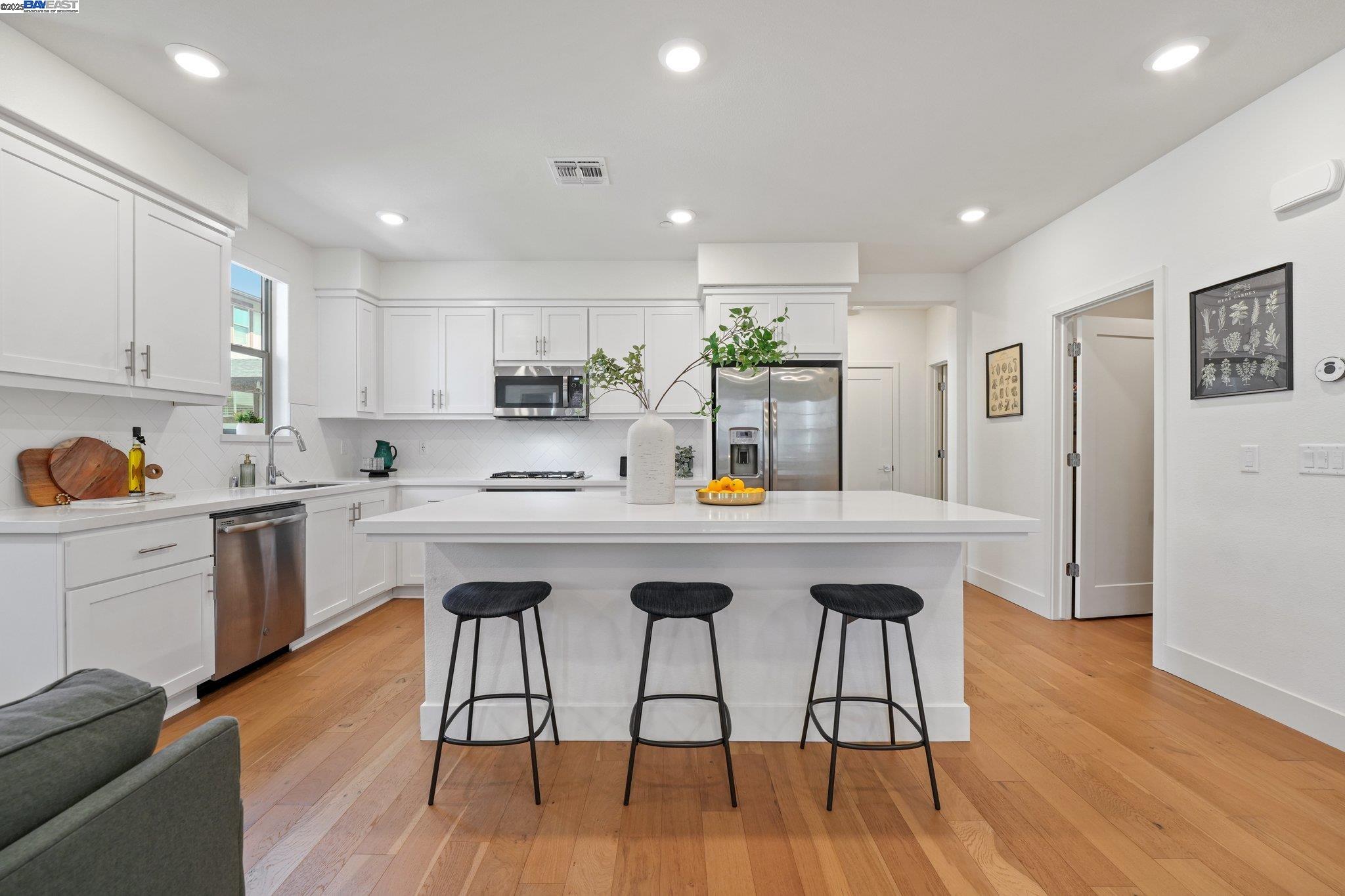 MLS: 41100832 Condo For Sale