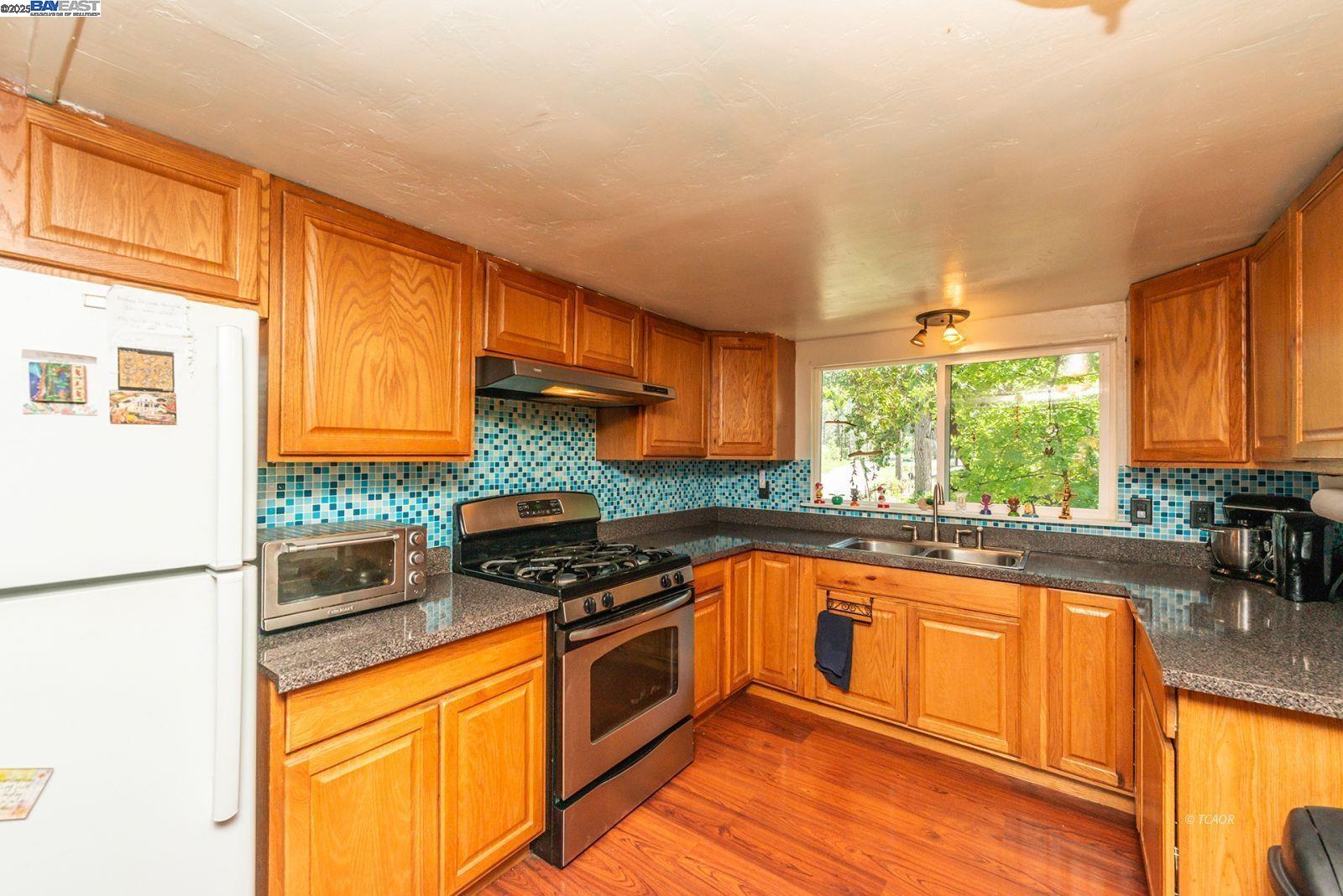 Detail Gallery Image 15 of 47 For 2940 Dutch Creek, Junction City,  CA 96048 - 2 Beds | 1 Baths