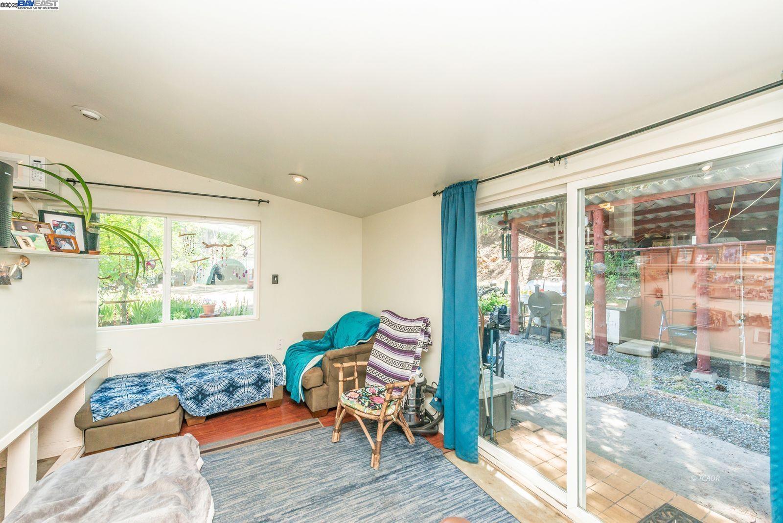 Detail Gallery Image 8 of 47 For 2940 Dutch Creek, Junction City,  CA 96048 - 2 Beds | 1 Baths