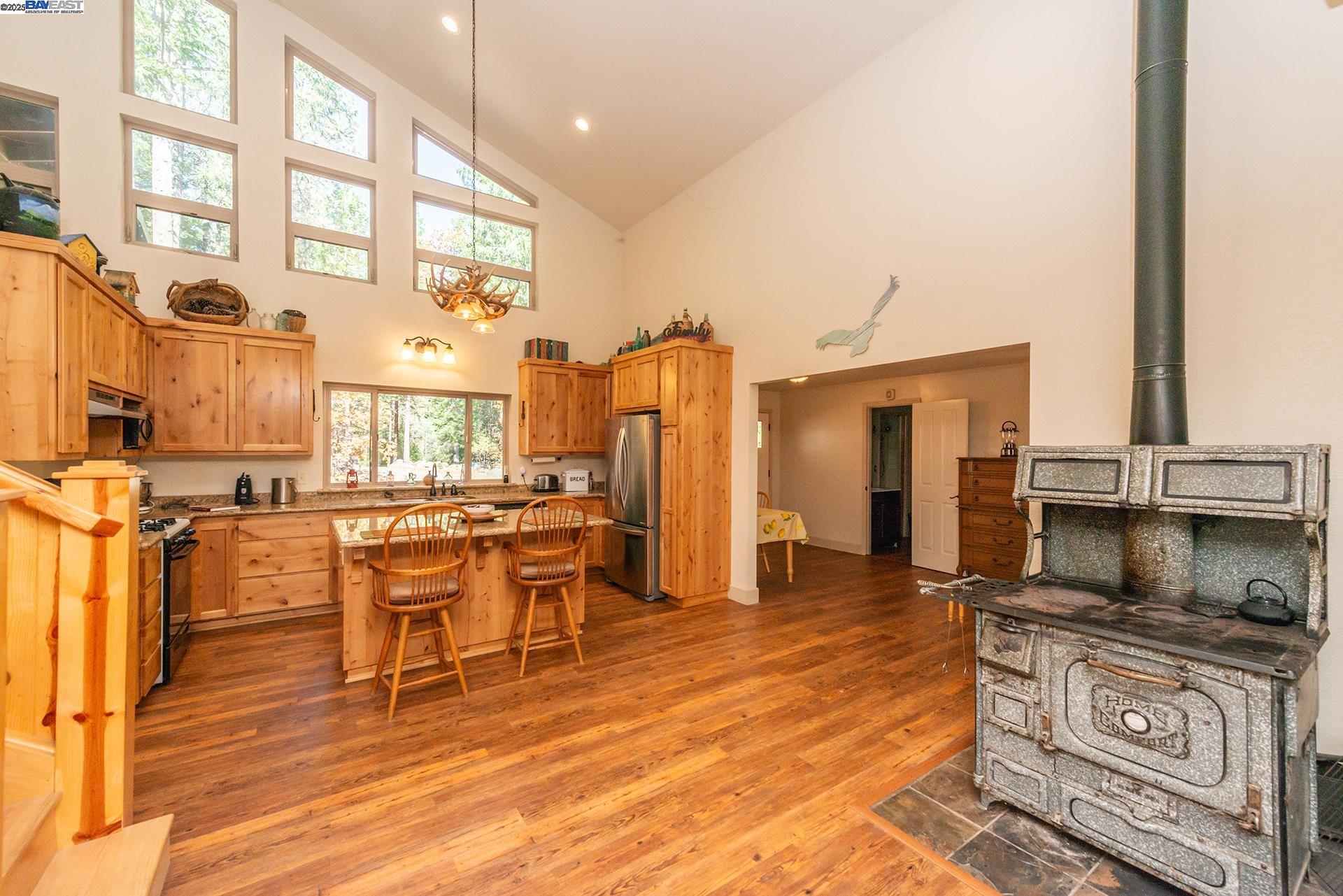 Detail Gallery Image 13 of 48 For 851 Mountain Aire Lane, Trinity Center,  CA 96091 - 4 Beds | 3 Baths
