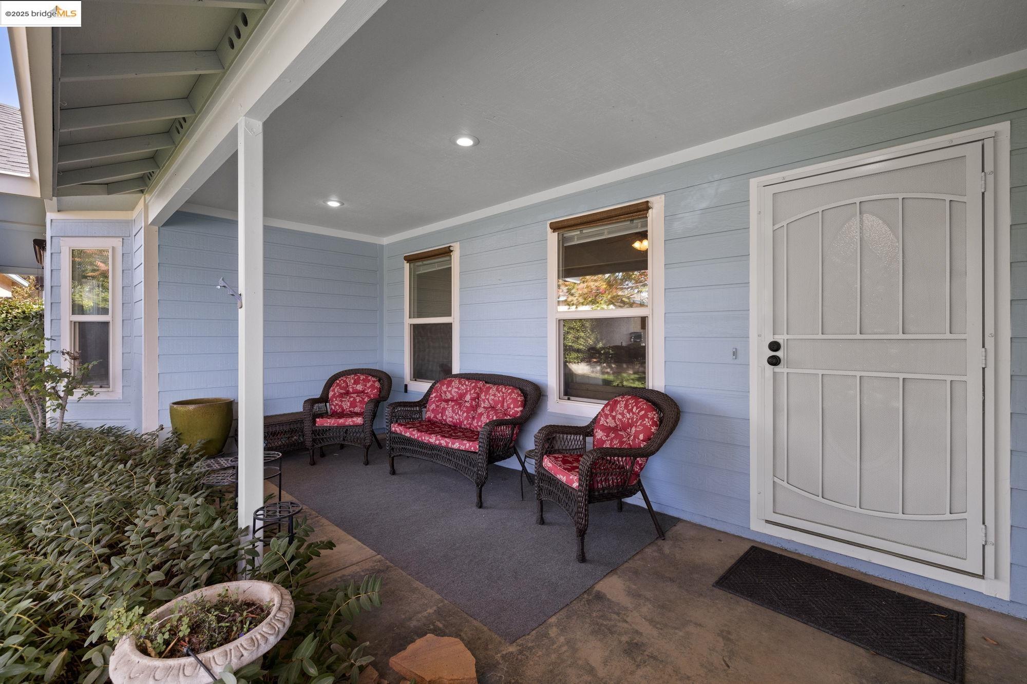 Detail Gallery Image 2 of 33 For 10677 Oak Leaf Ct, Jamestown,  CA 95327 - 3 Beds | 2 Baths