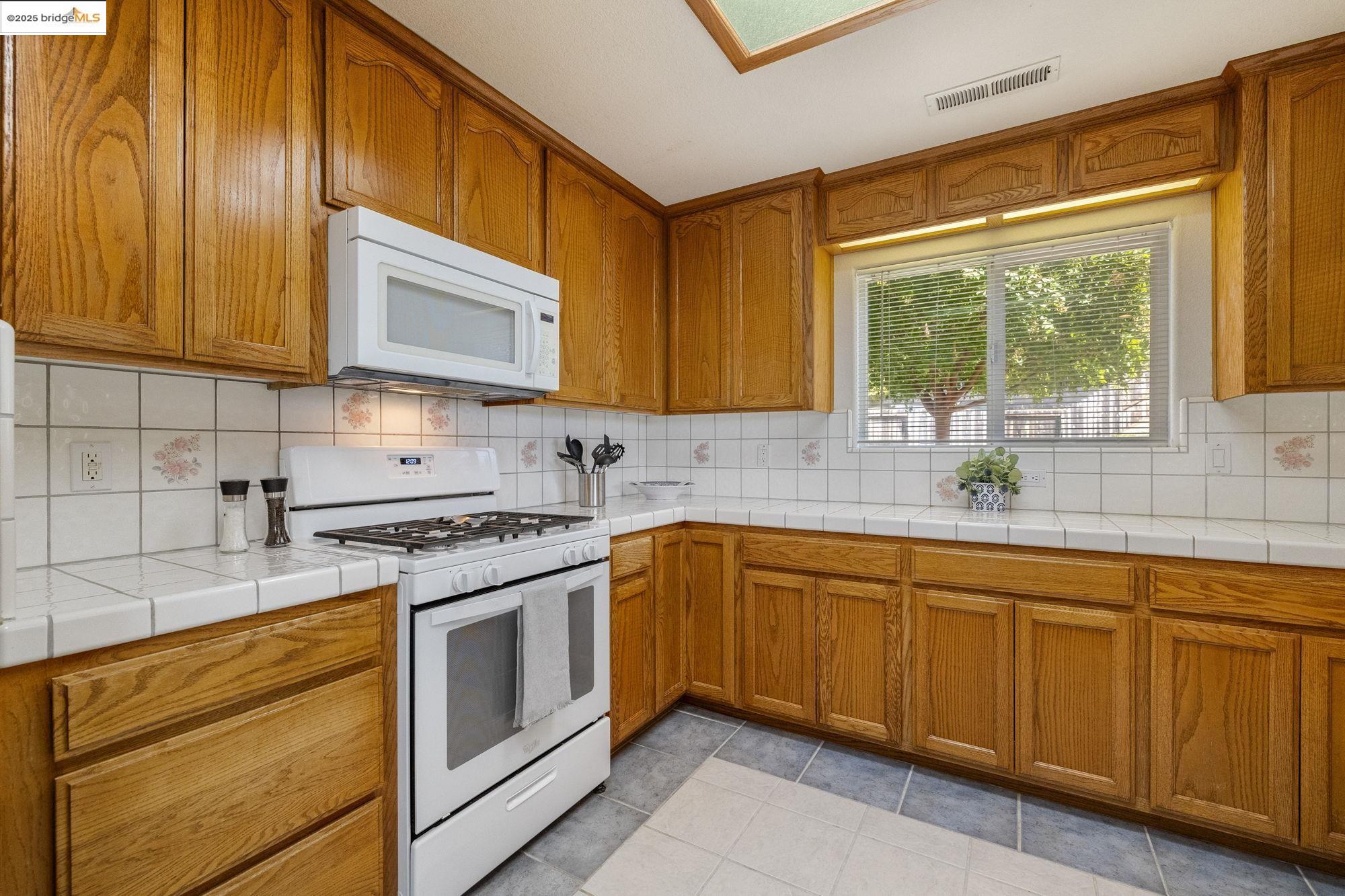 Detail Gallery Image 15 of 33 For 10677 Oak Leaf Ct, Jamestown,  CA 95327 - 3 Beds | 2 Baths