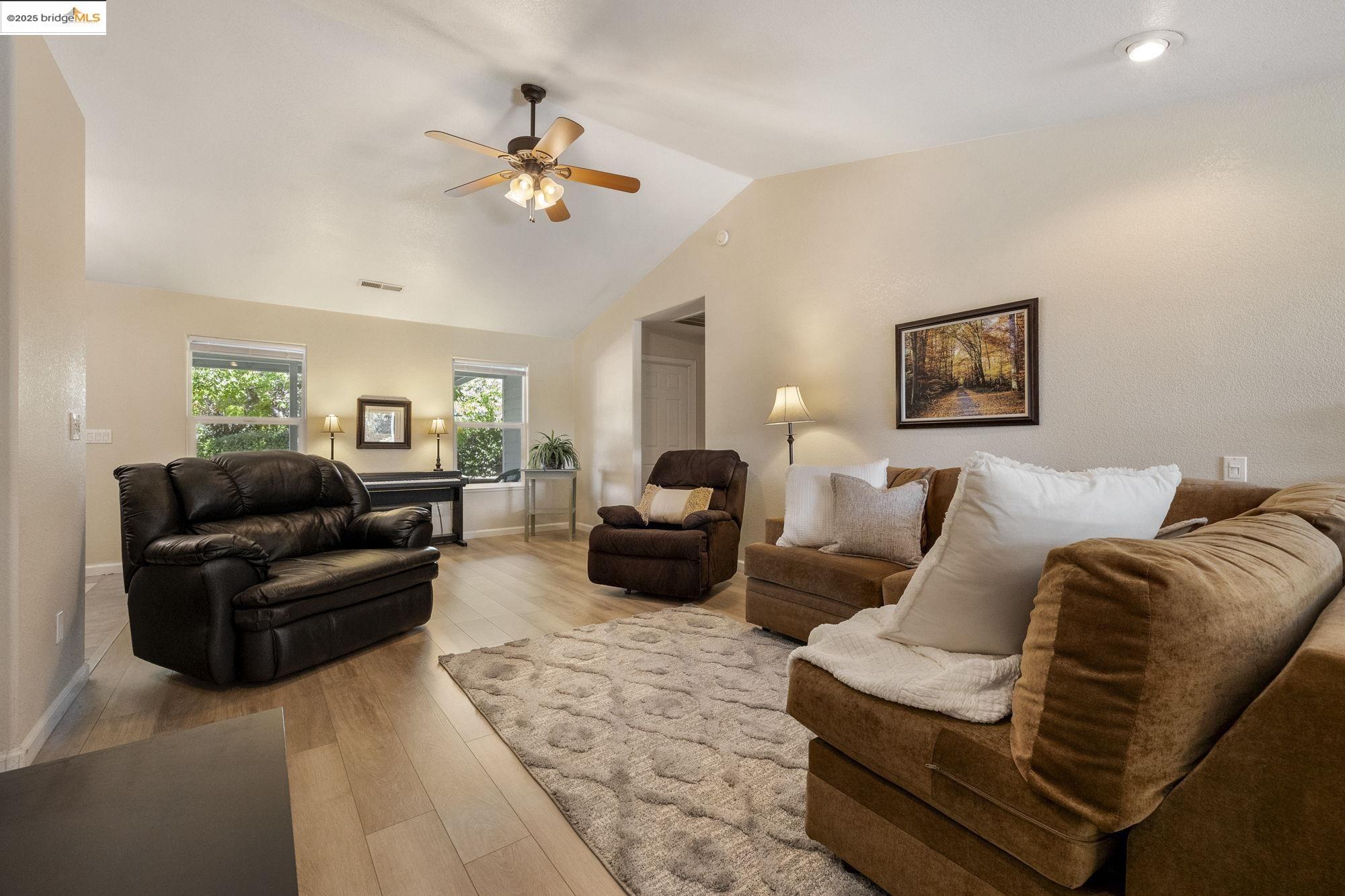 Detail Gallery Image 6 of 33 For 10677 Oak Leaf Ct, Jamestown,  CA 95327 - 3 Beds | 2 Baths