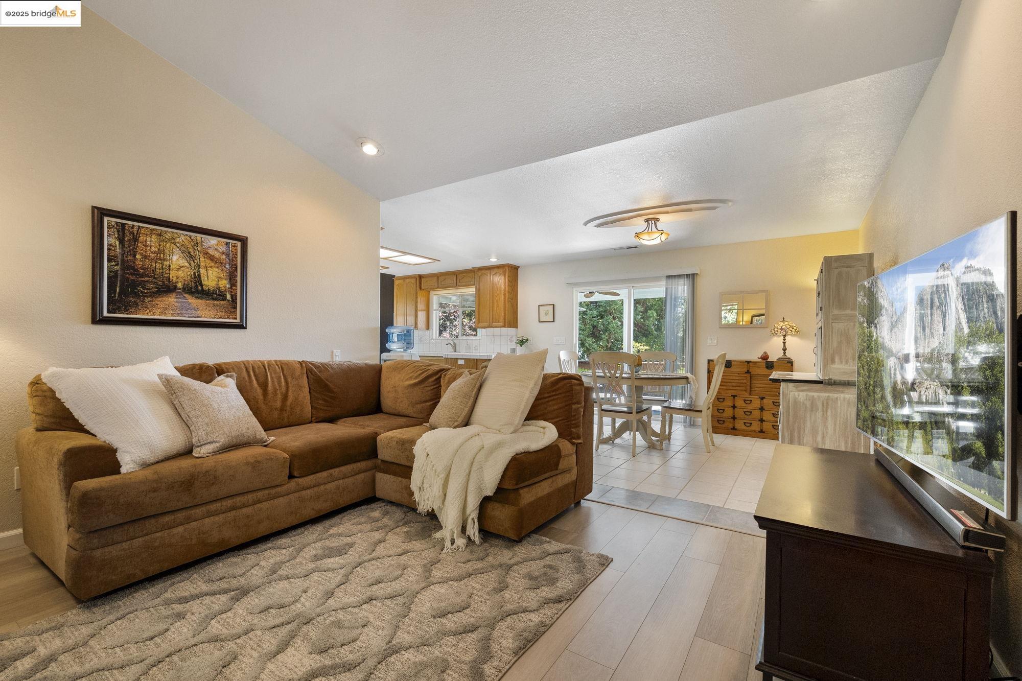 Detail Gallery Image 7 of 33 For 10677 Oak Leaf Ct, Jamestown,  CA 95327 - 3 Beds | 2 Baths