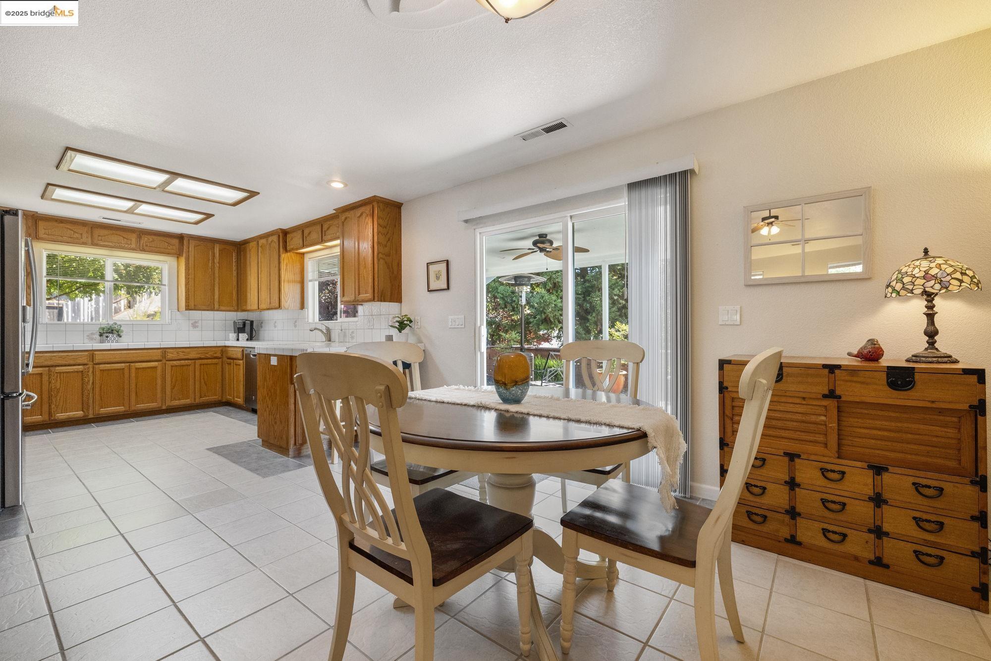 Detail Gallery Image 9 of 33 For 10677 Oak Leaf Ct, Jamestown,  CA 95327 - 3 Beds | 2 Baths