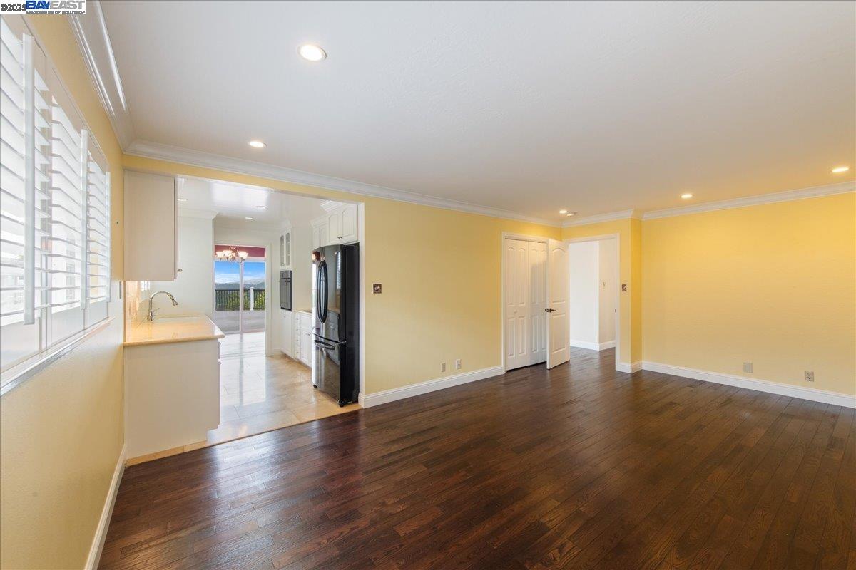 Detail Gallery Image 14 of 42 For 5161 Saddle Brook Dr, Oakland,  CA 94619 - 3 Beds | 2 Baths