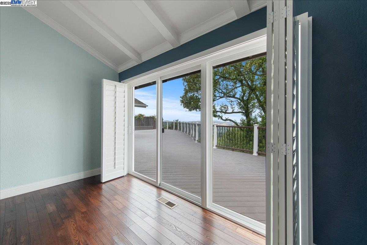 Detail Gallery Image 18 of 42 For 5161 Saddle Brook Dr, Oakland,  CA 94619 - 3 Beds | 2 Baths