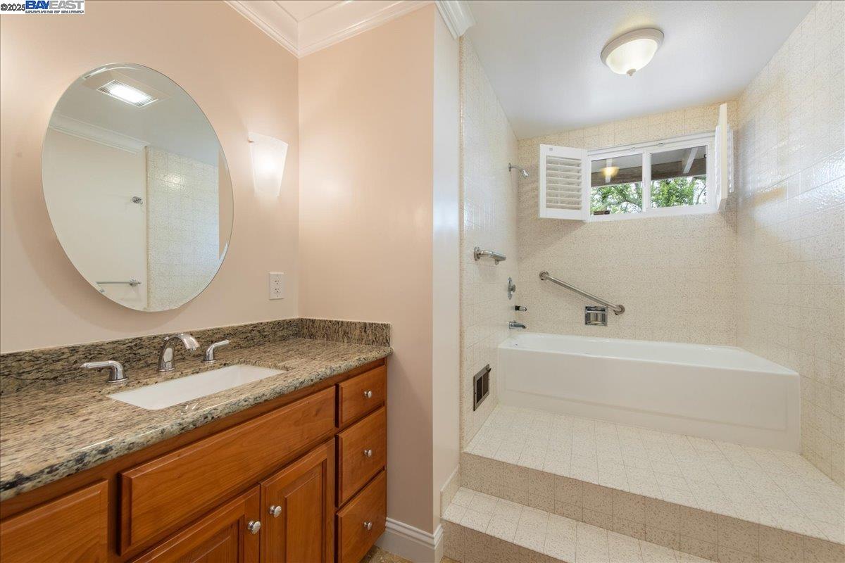 Detail Gallery Image 26 of 42 For 5161 Saddle Brook Dr, Oakland,  CA 94619 - 3 Beds | 2 Baths