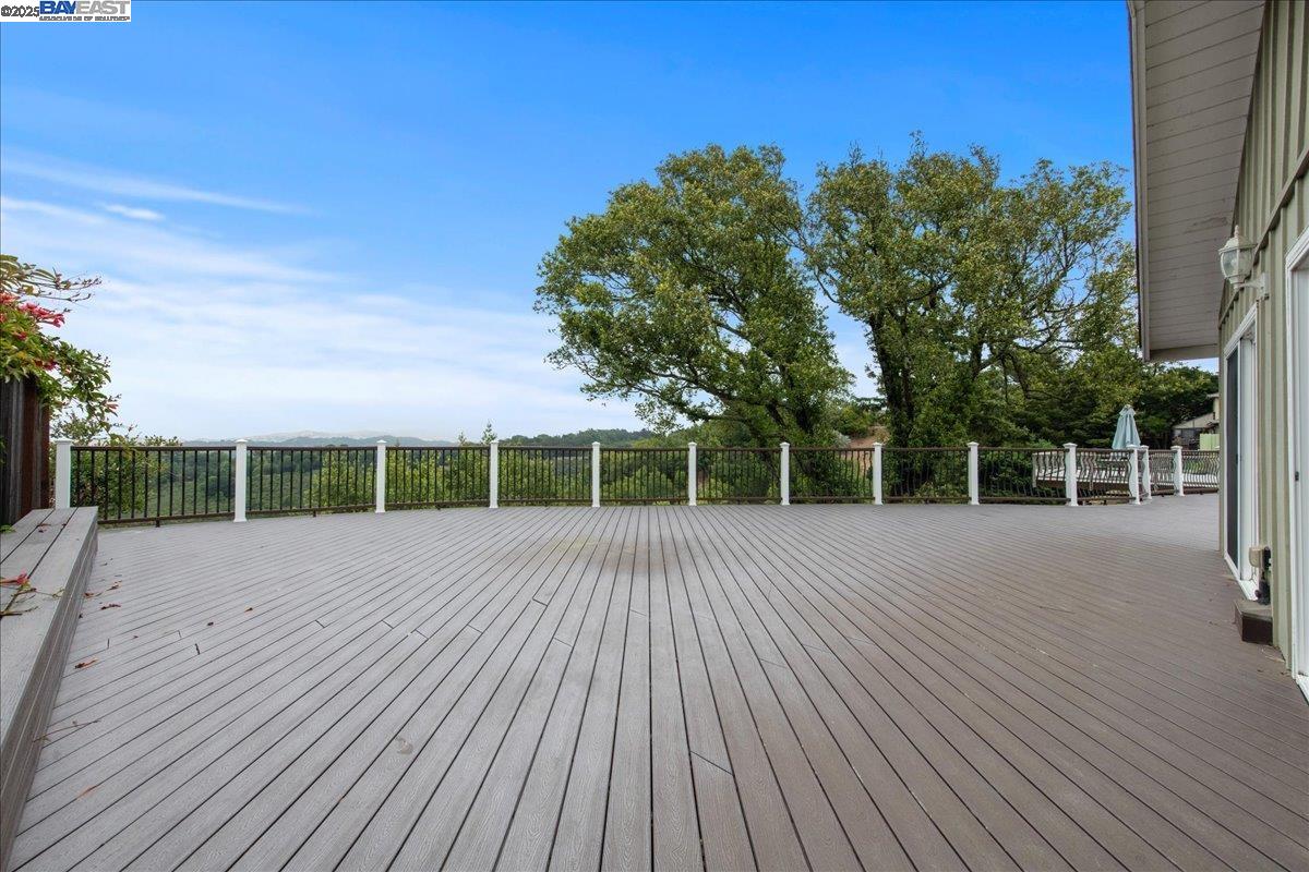 Detail Gallery Image 36 of 42 For 5161 Saddle Brook Dr, Oakland,  CA 94619 - 3 Beds | 2 Baths