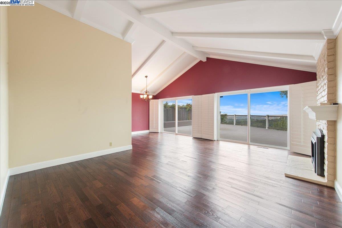Detail Gallery Image 8 of 42 For 5161 Saddle Brook Dr, Oakland,  CA 94619 - 3 Beds | 2 Baths
