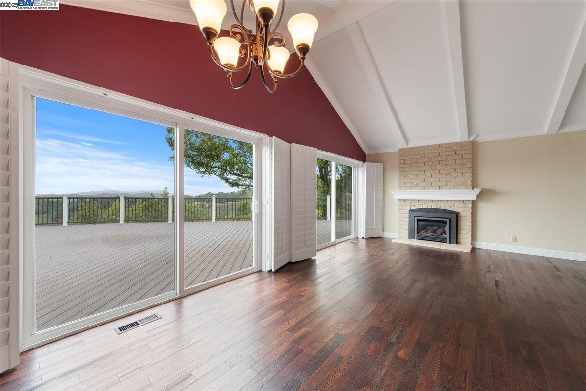 Detail Gallery Image 9 of 42 For 5161 Saddle Brook Dr, Oakland,  CA 94619 - 3 Beds | 2 Baths